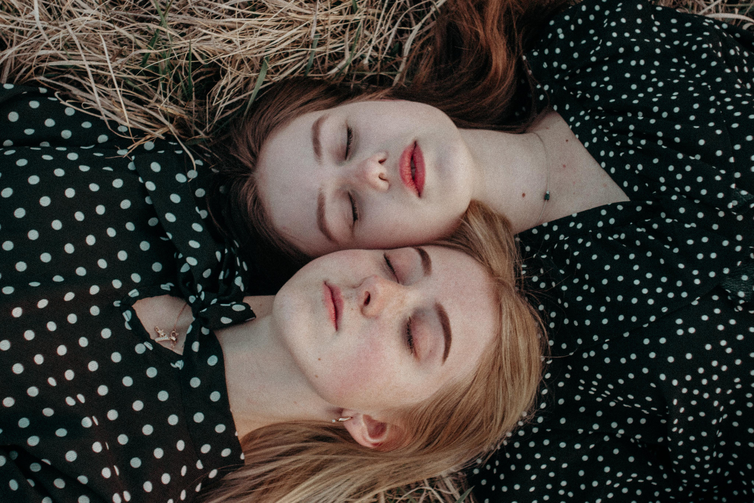 Ana & Akvilė. Fotografė Aleksandra Samozvanova