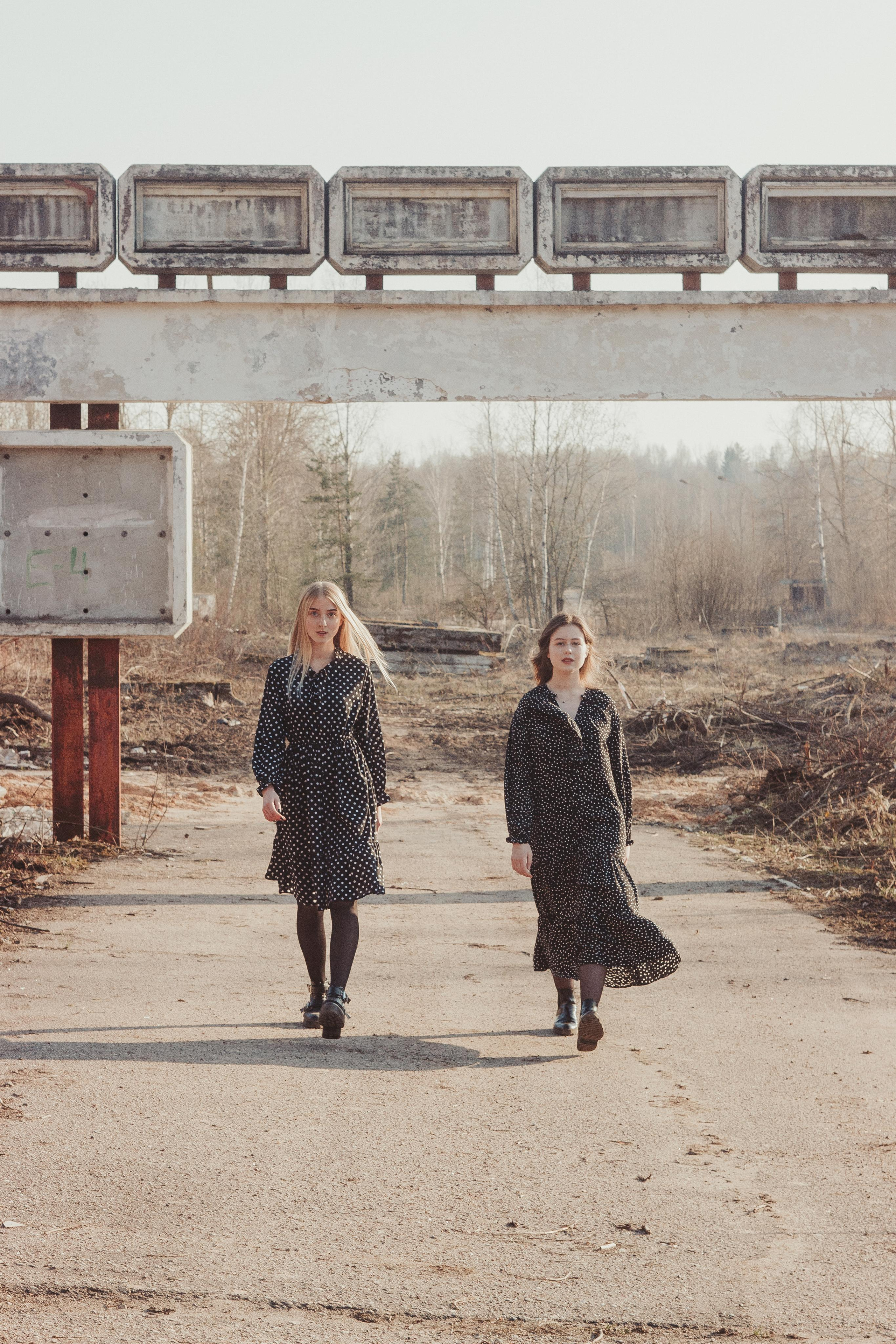 Ana & Akvilė. Fotografė Aleksandra Samozvanova