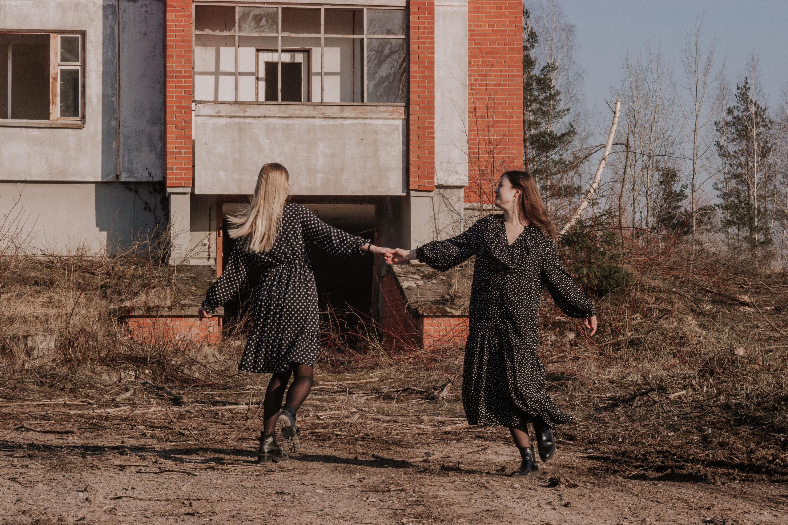 Ana & Akvilė. Fotografė Aleksandra Samozvanova