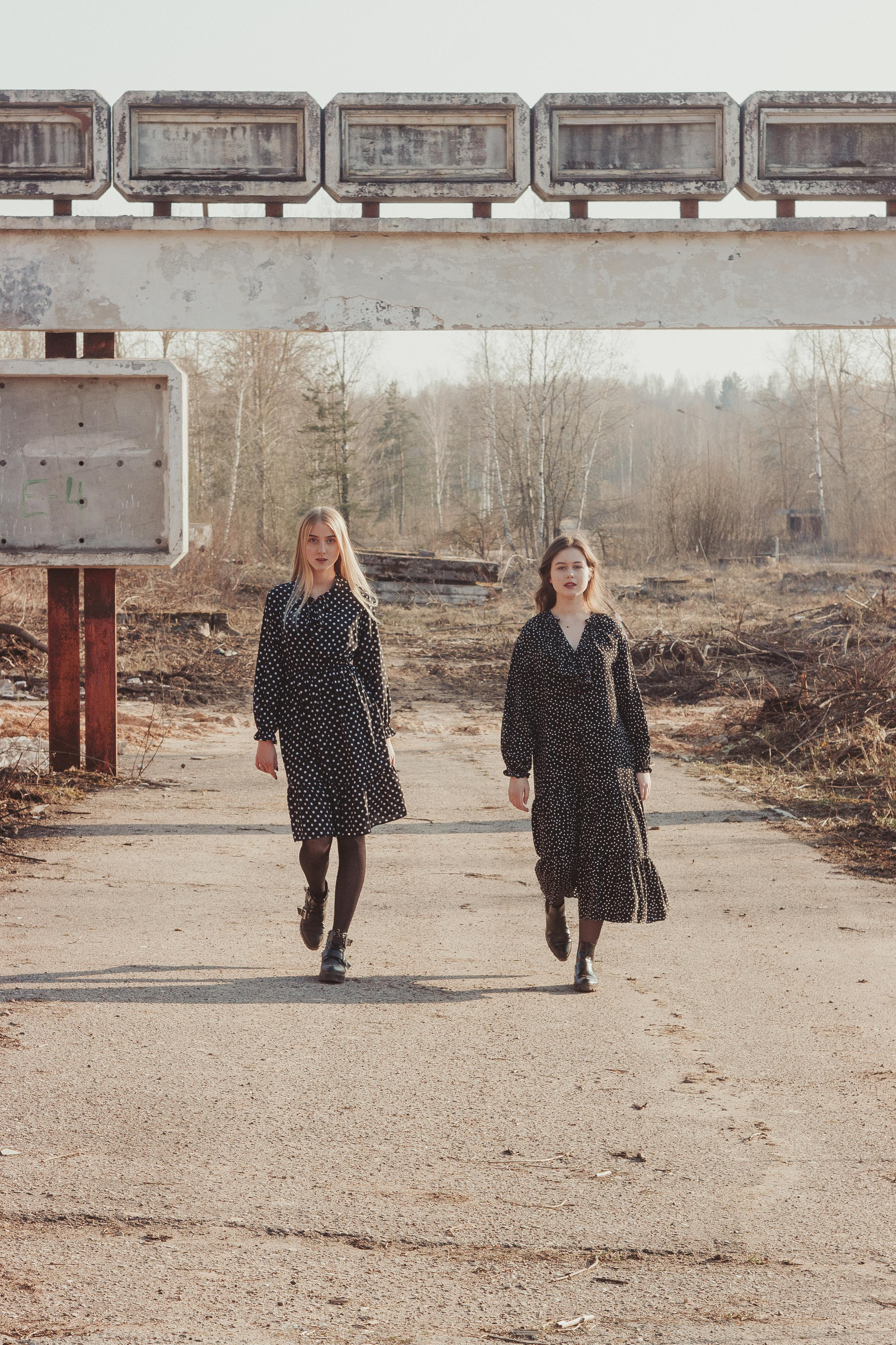 Ana & Akvilė. Fotografė Aleksandra Samozvanova