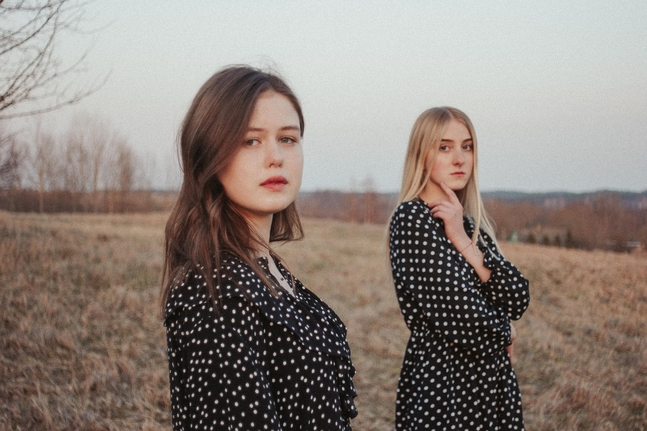 Ana & Akvilė. Fotografė Aleksandra Samozvanova