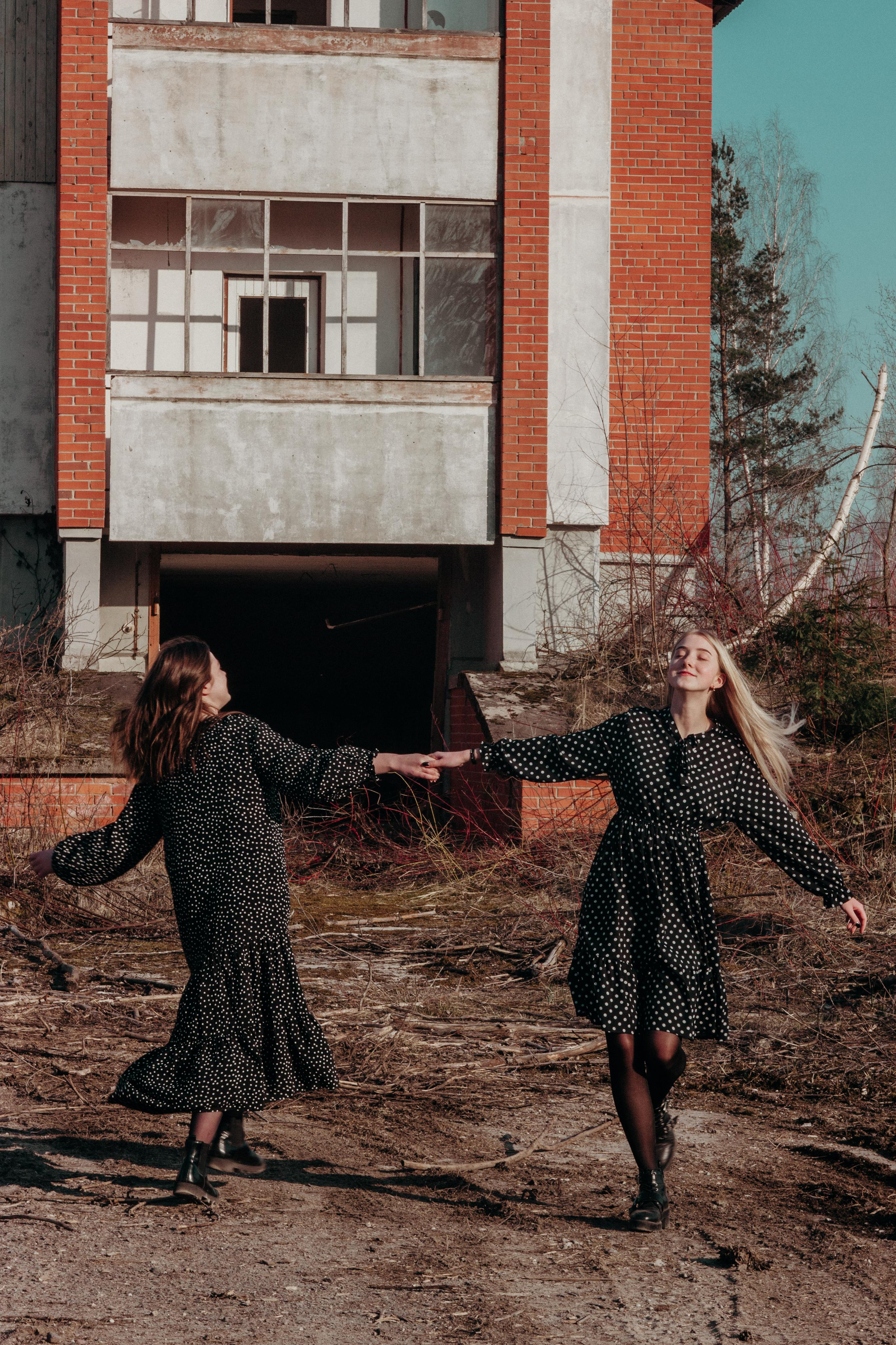 Ana & Akvilė. Fotografė Aleksandra Samozvanova