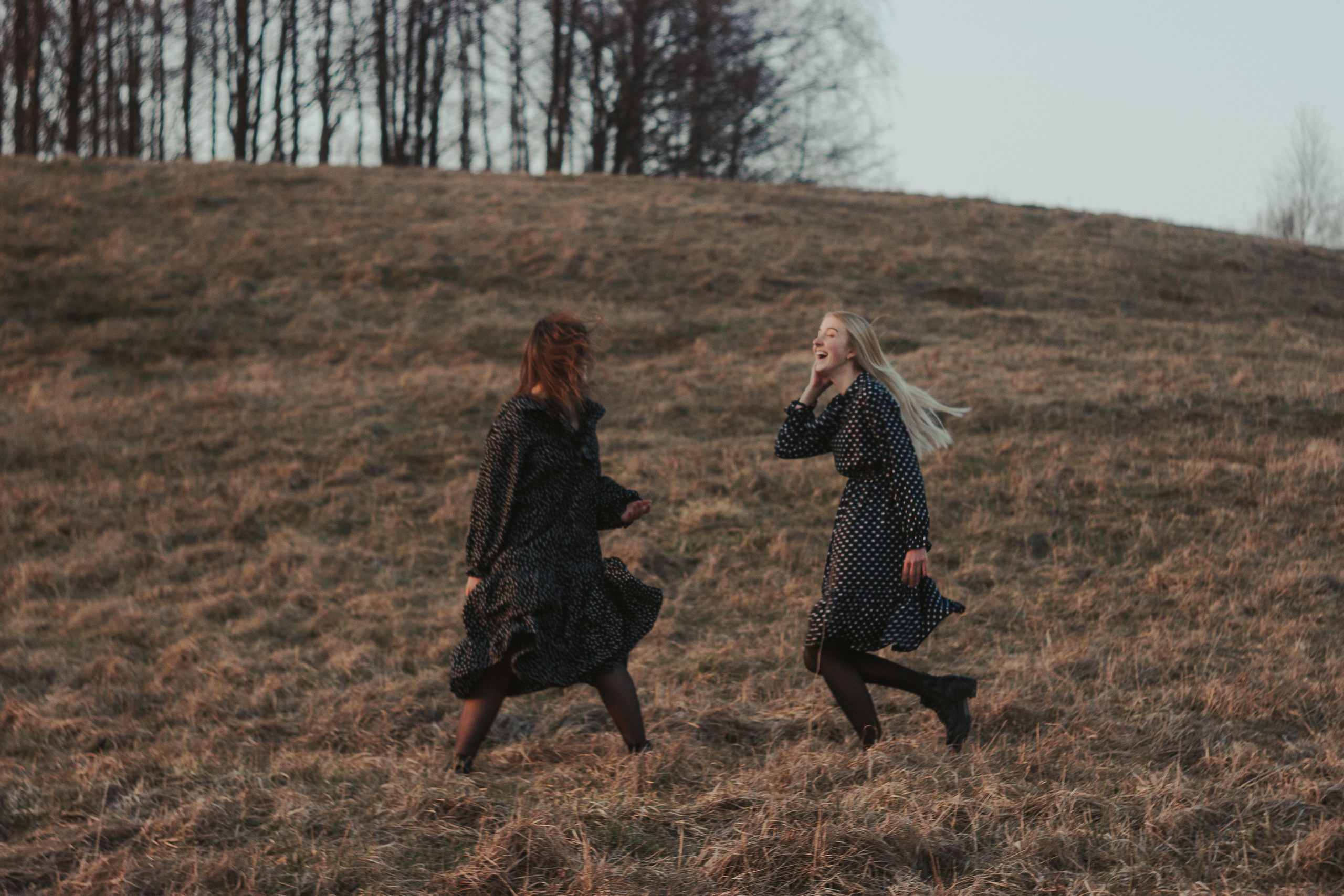 Ana & Akvilė. Fotografė Aleksandra Samozvanova