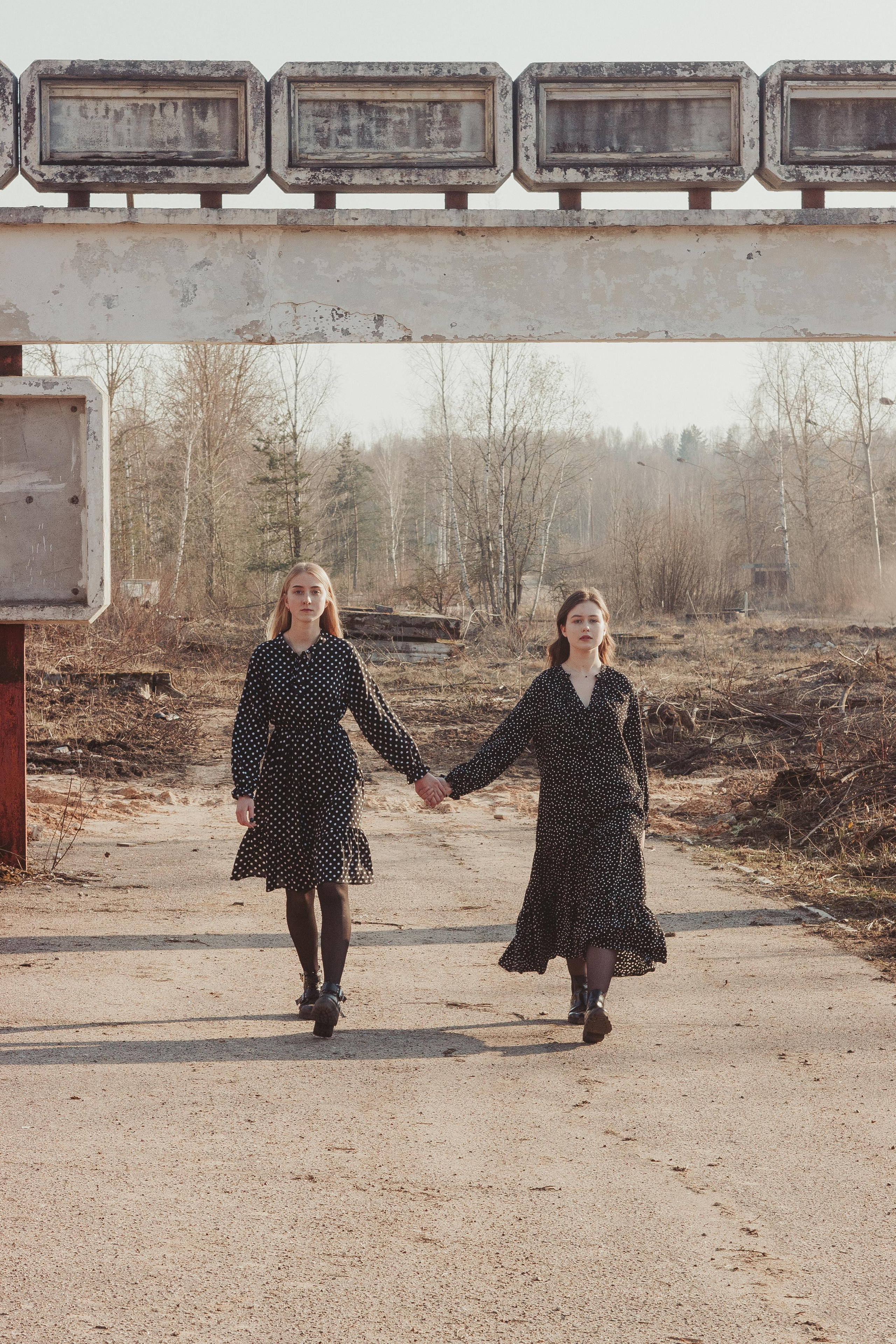 Ana & Akvilė. Fotografė Aleksandra Samozvanova