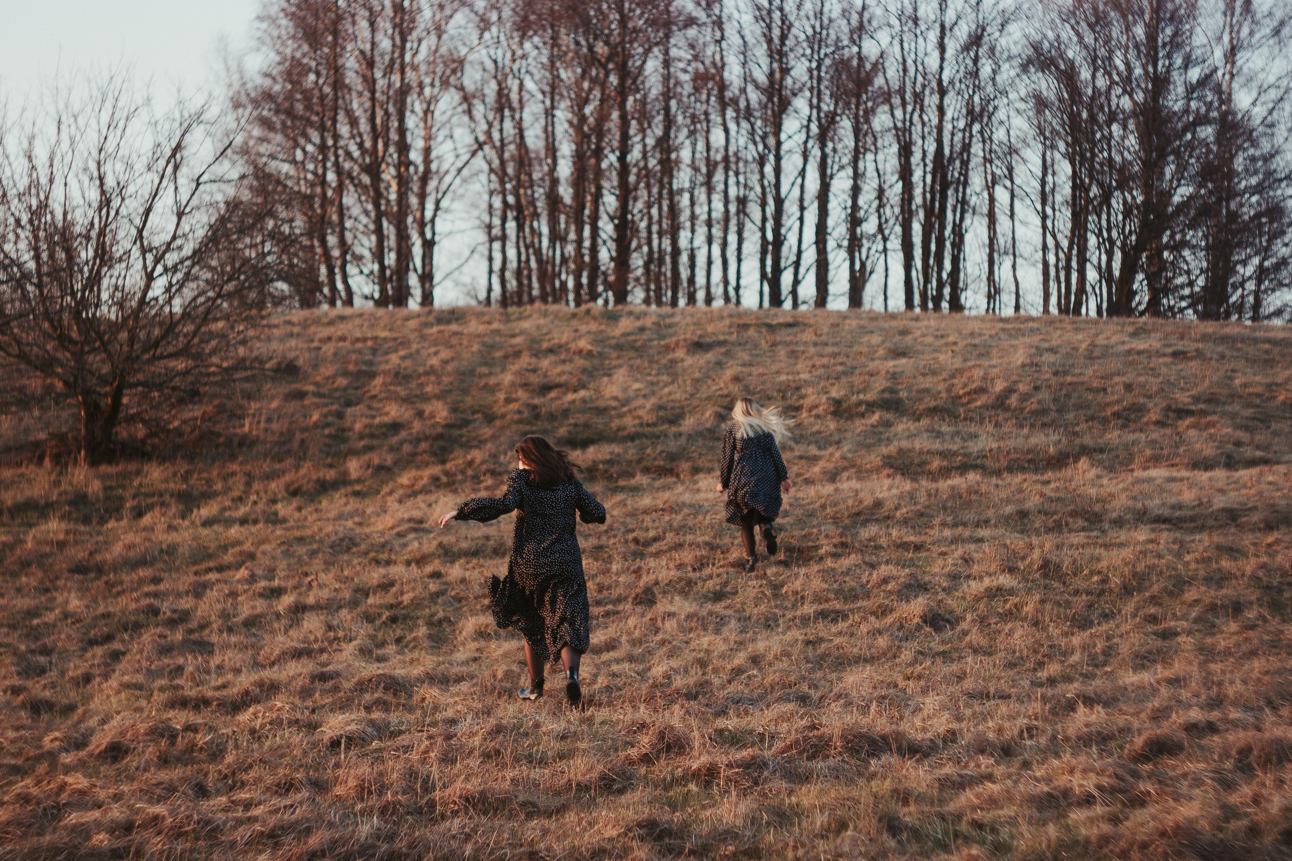 Ana & Akvilė. Fotografė Aleksandra Samozvanova