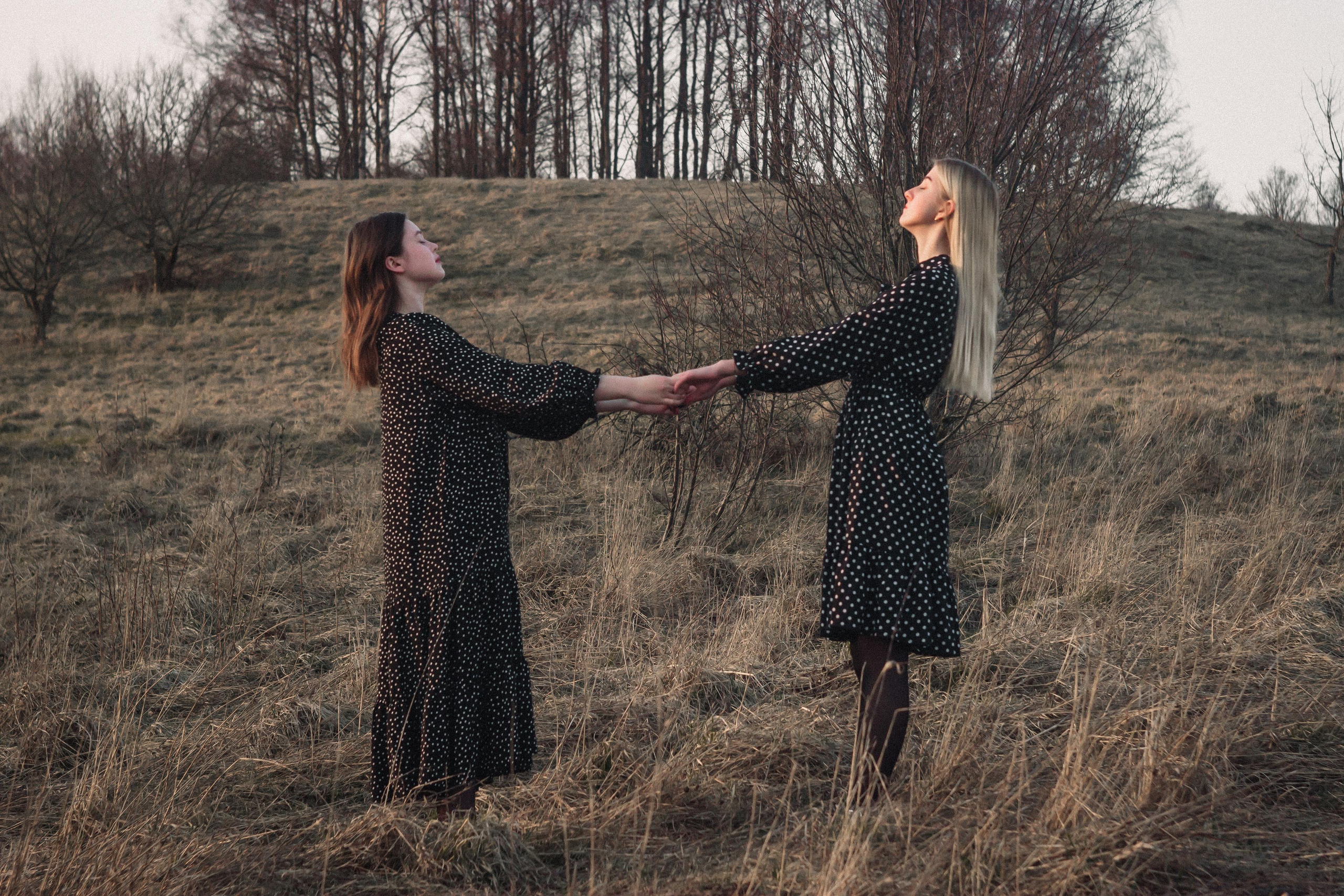 Ana & Akvilė. Fotografė Aleksandra Samozvanova