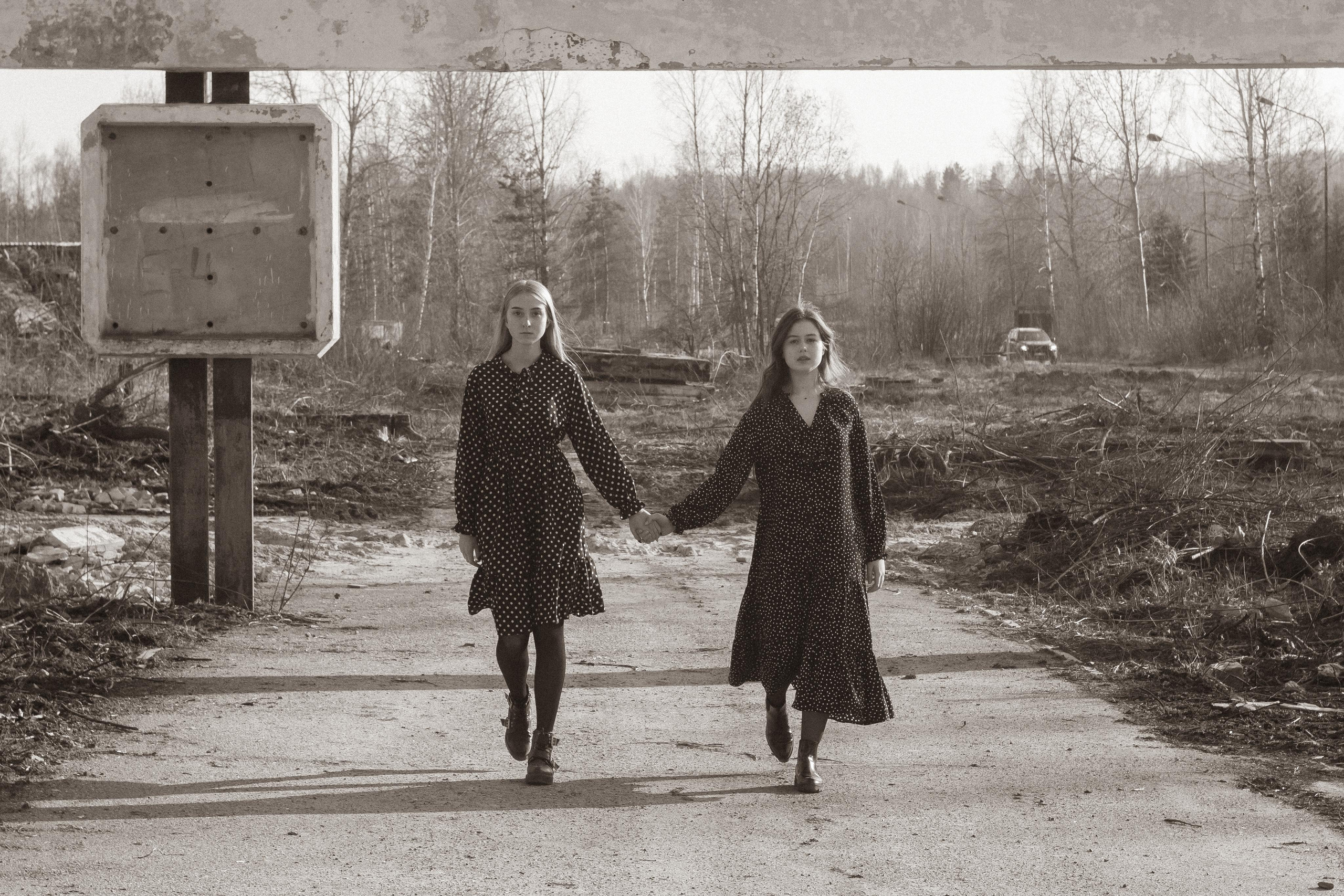 Ana & Akvilė. Fotografė Aleksandra Samozvanova