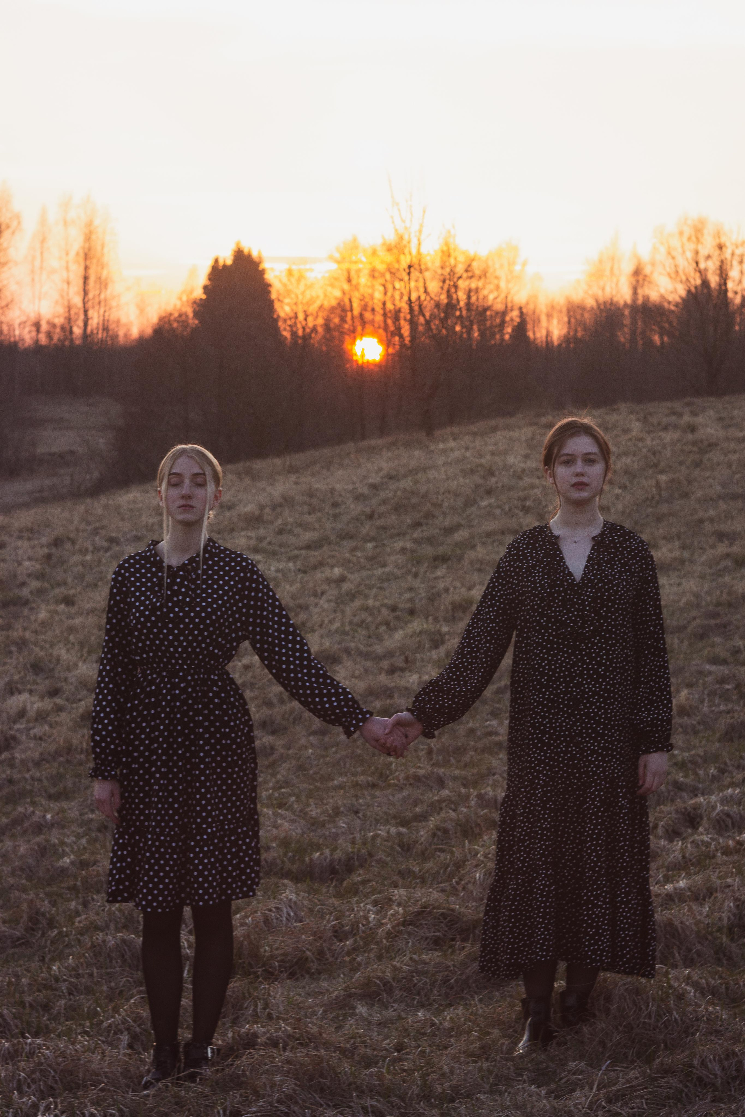 Ana & Akvilė. Fotografė Aleksandra Samozvanova