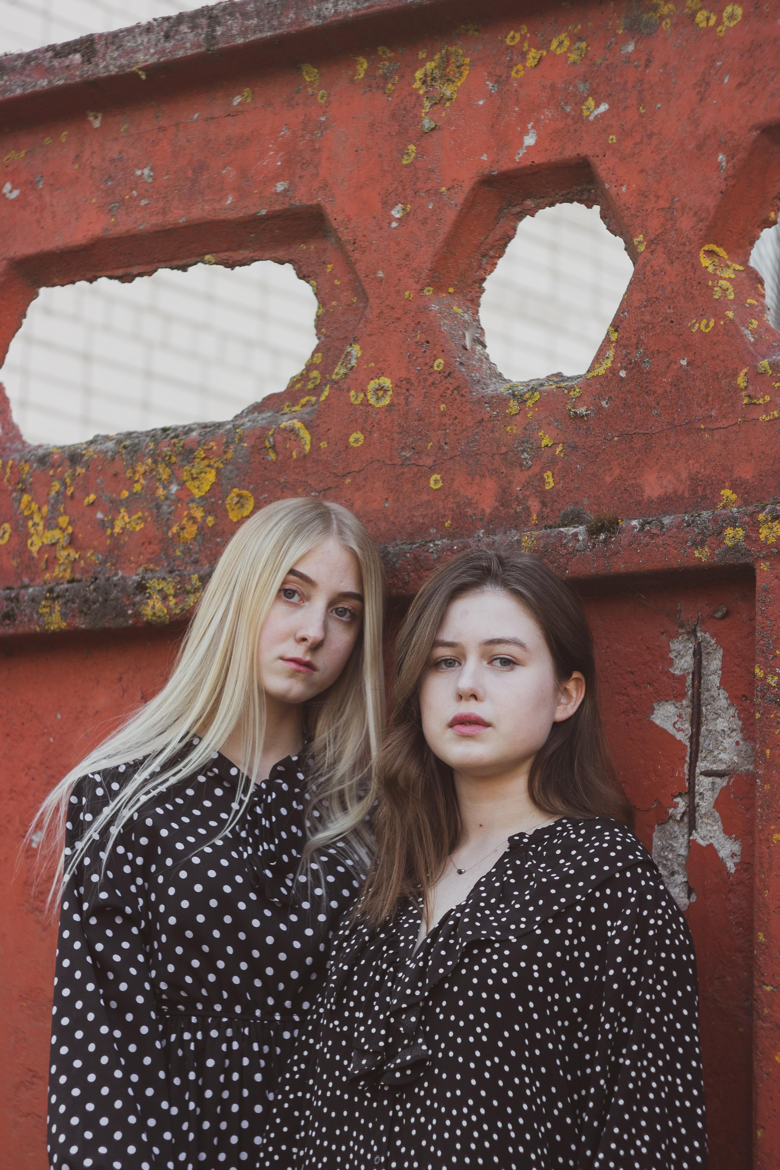 Ana & Akvilė. Fotografė Aleksandra Samozvanova