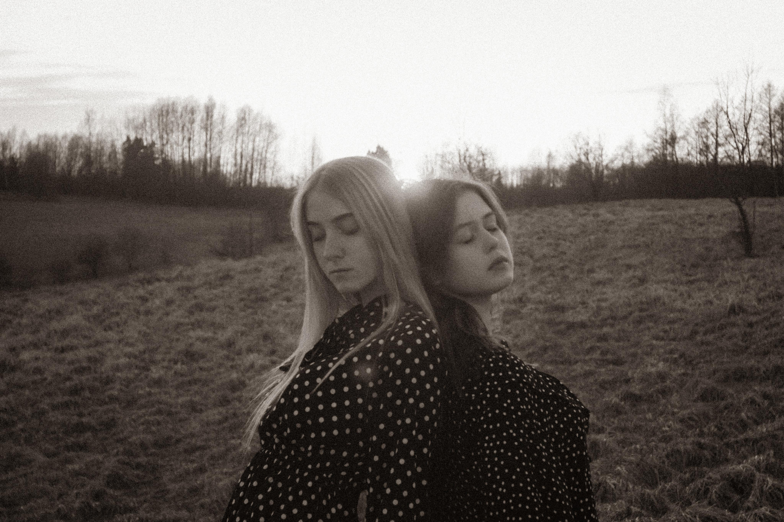 Ana & Akvilė. Fotografė Aleksandra Samozvanova