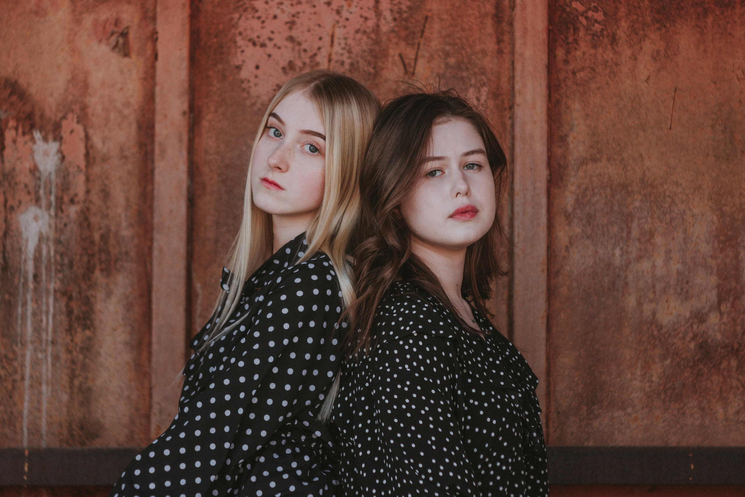 Ana & Akvilė. Fotografė Aleksandra Samozvanova