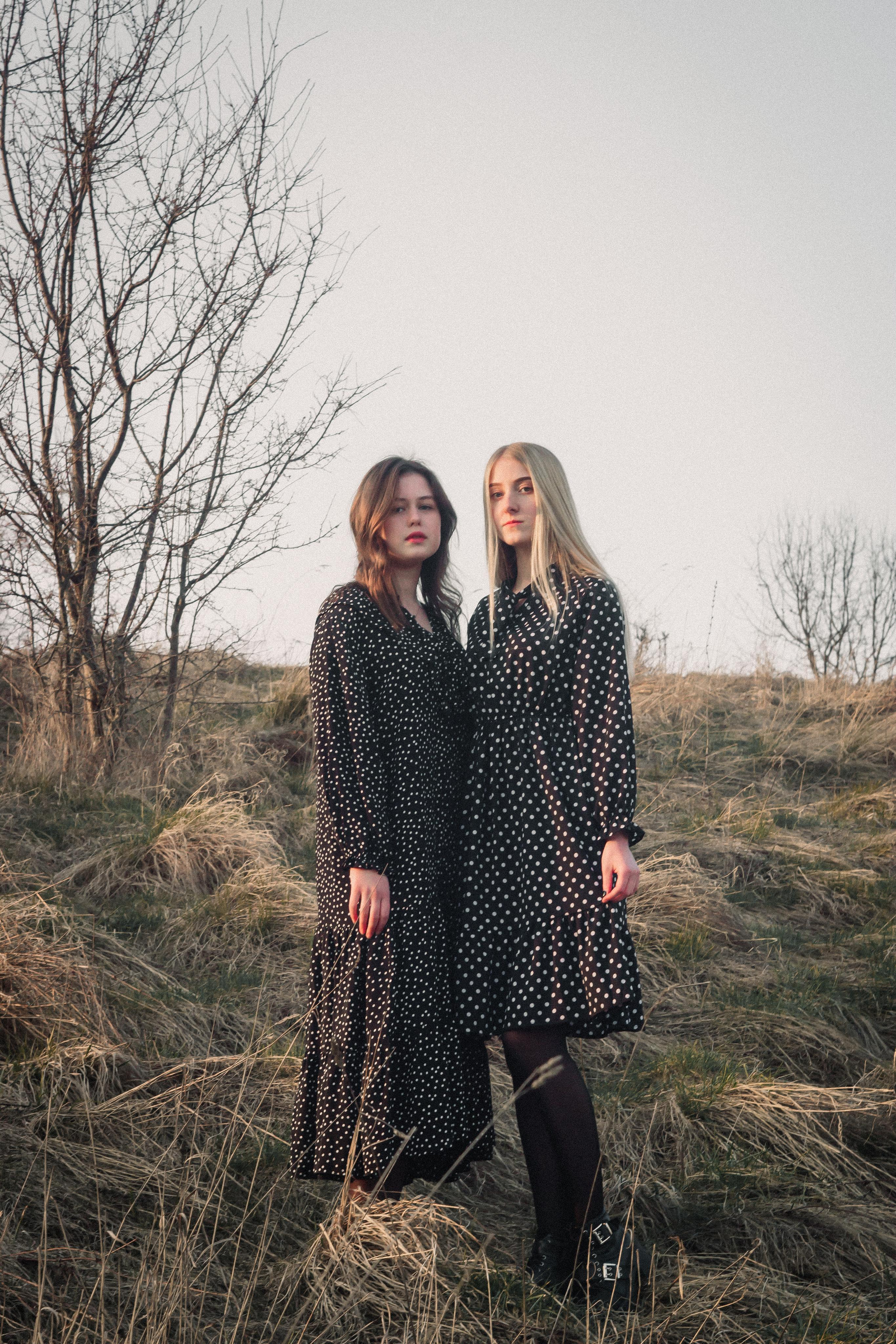 Ana & Akvilė. Fotografė Aleksandra Samozvanova