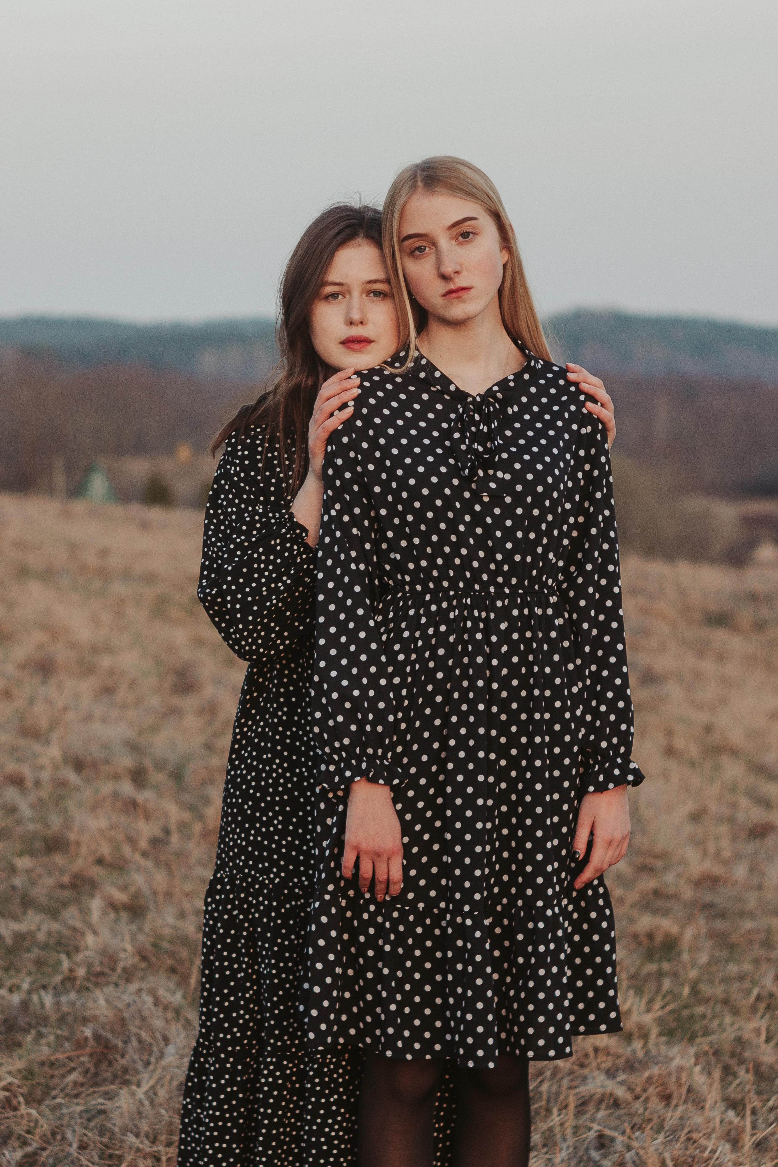 Ana & Akvilė. Fotografė Aleksandra Samozvanova