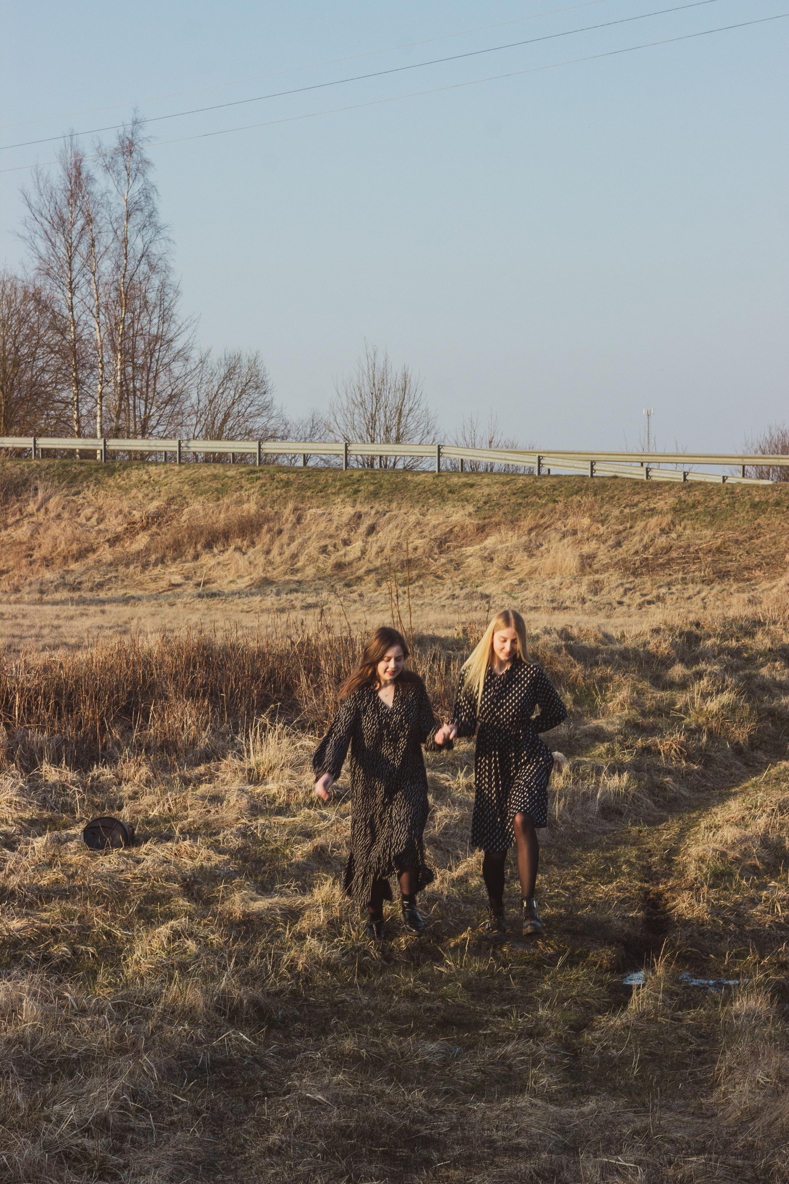 Ana & Akvilė. Fotografė Aleksandra Samozvanova