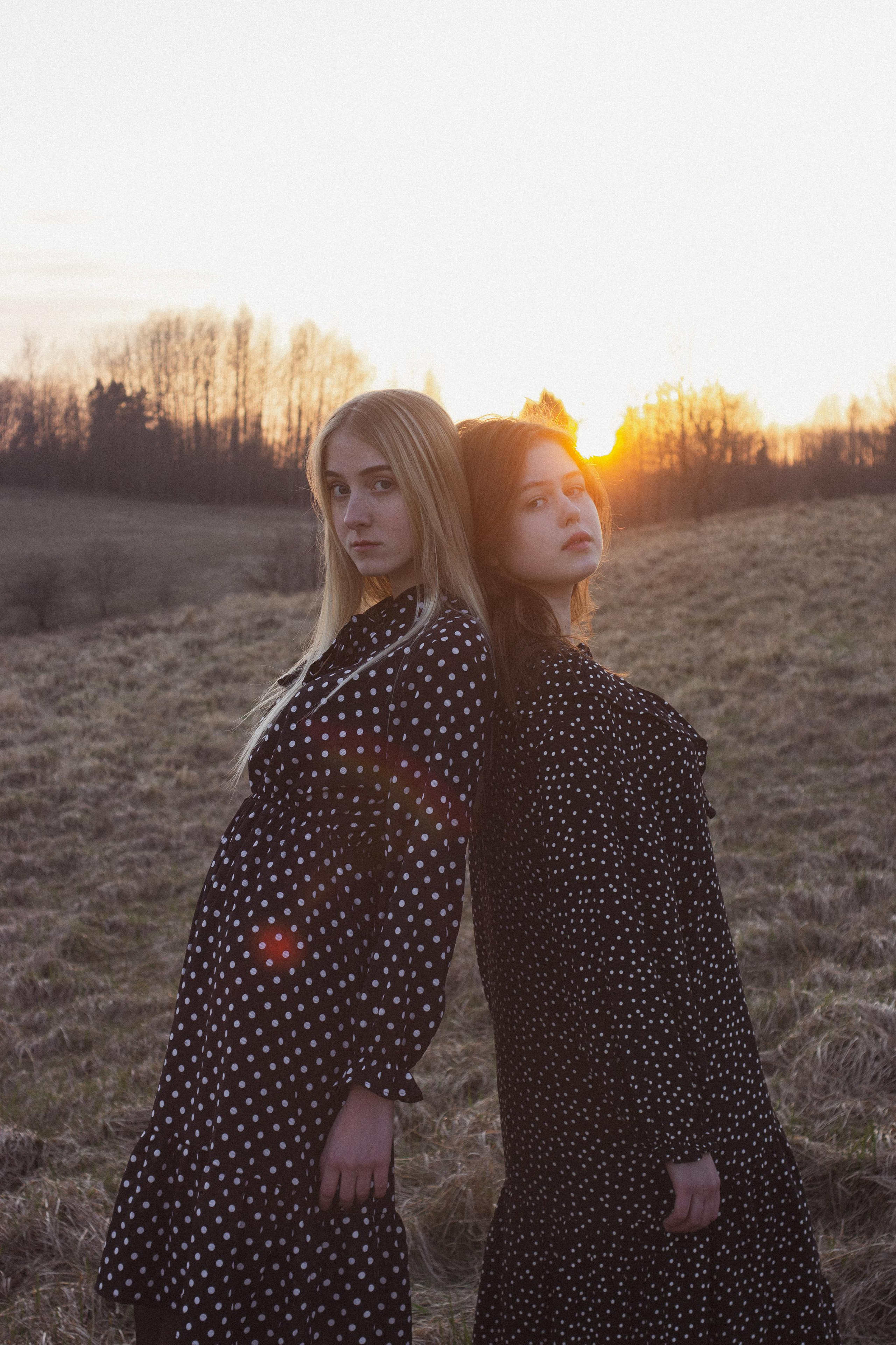 Ana & Akvilė. Fotografė Aleksandra Samozvanova