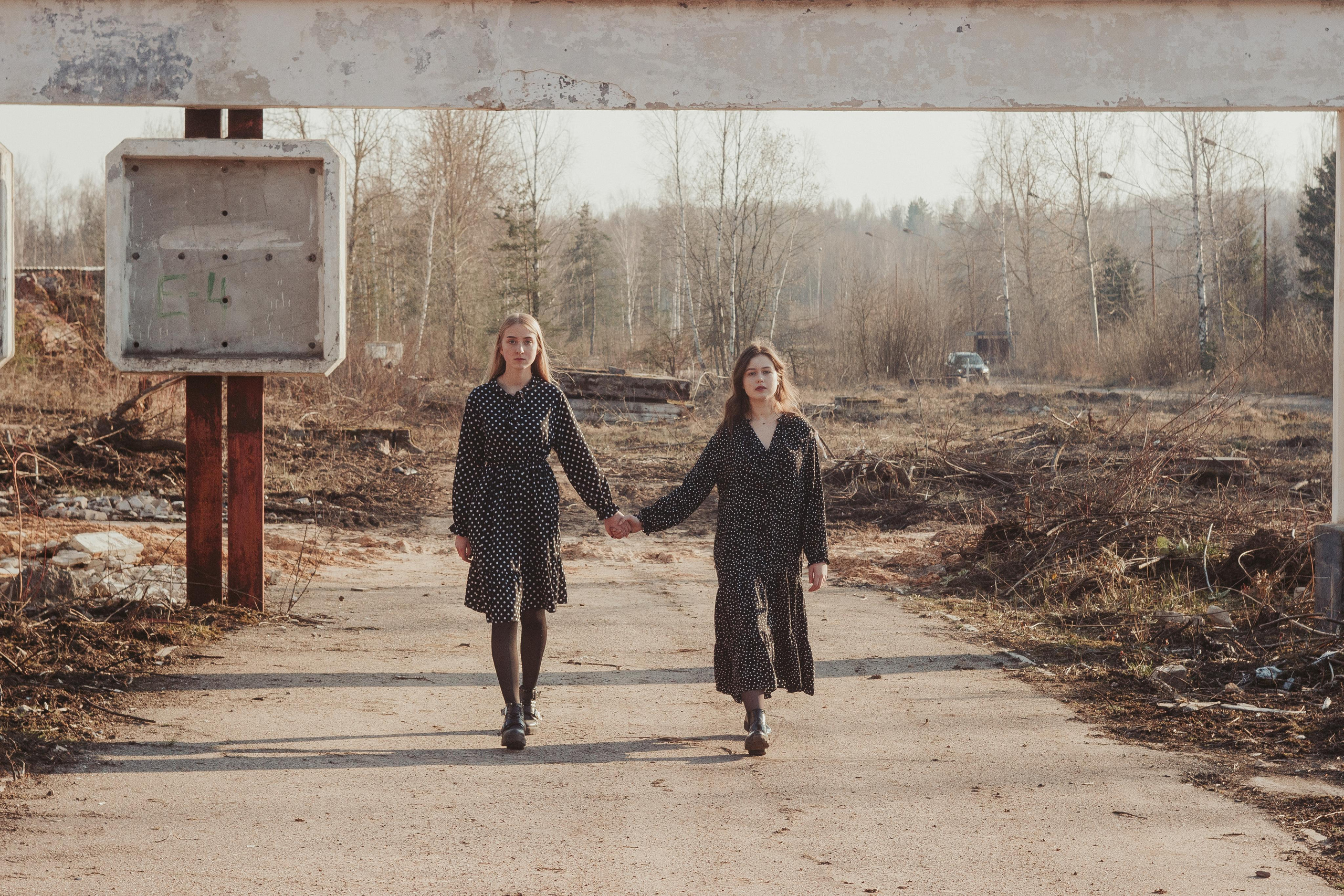 Ana & Akvilė. Fotografė Aleksandra Samozvanova