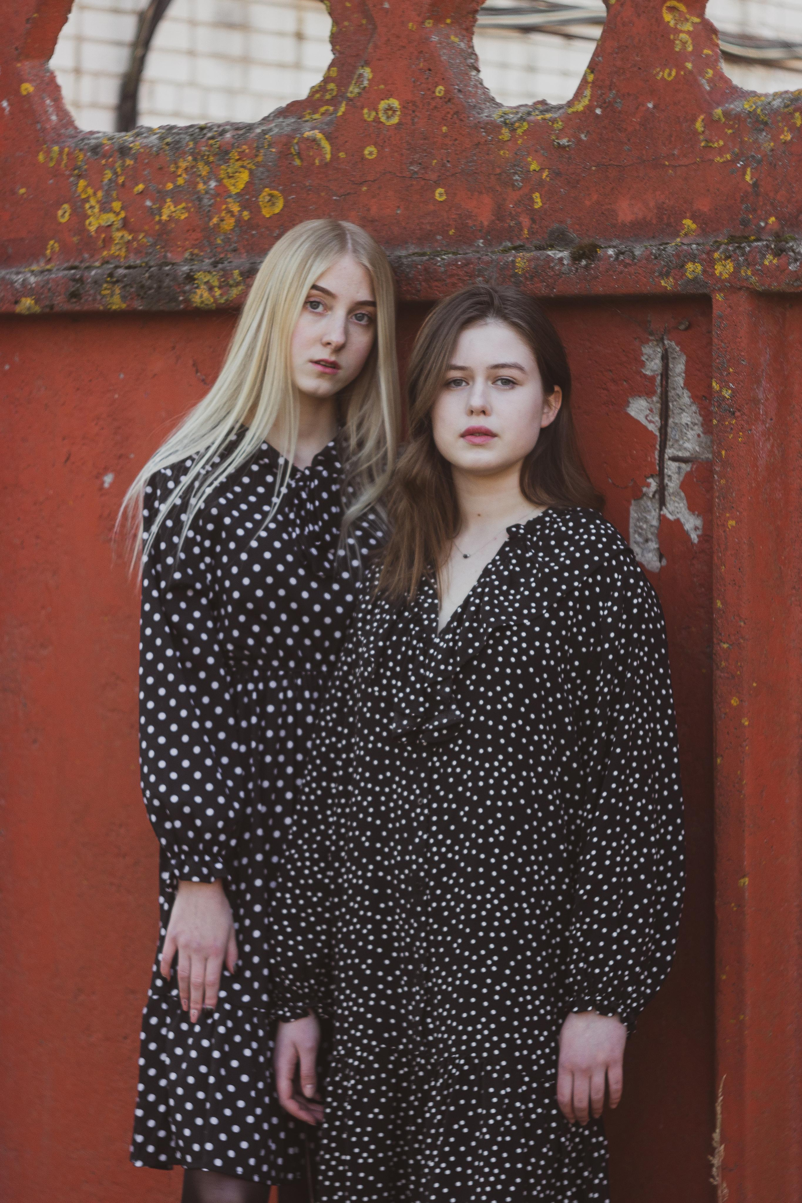 Ana & Akvilė. Fotografė Aleksandra Samozvanova