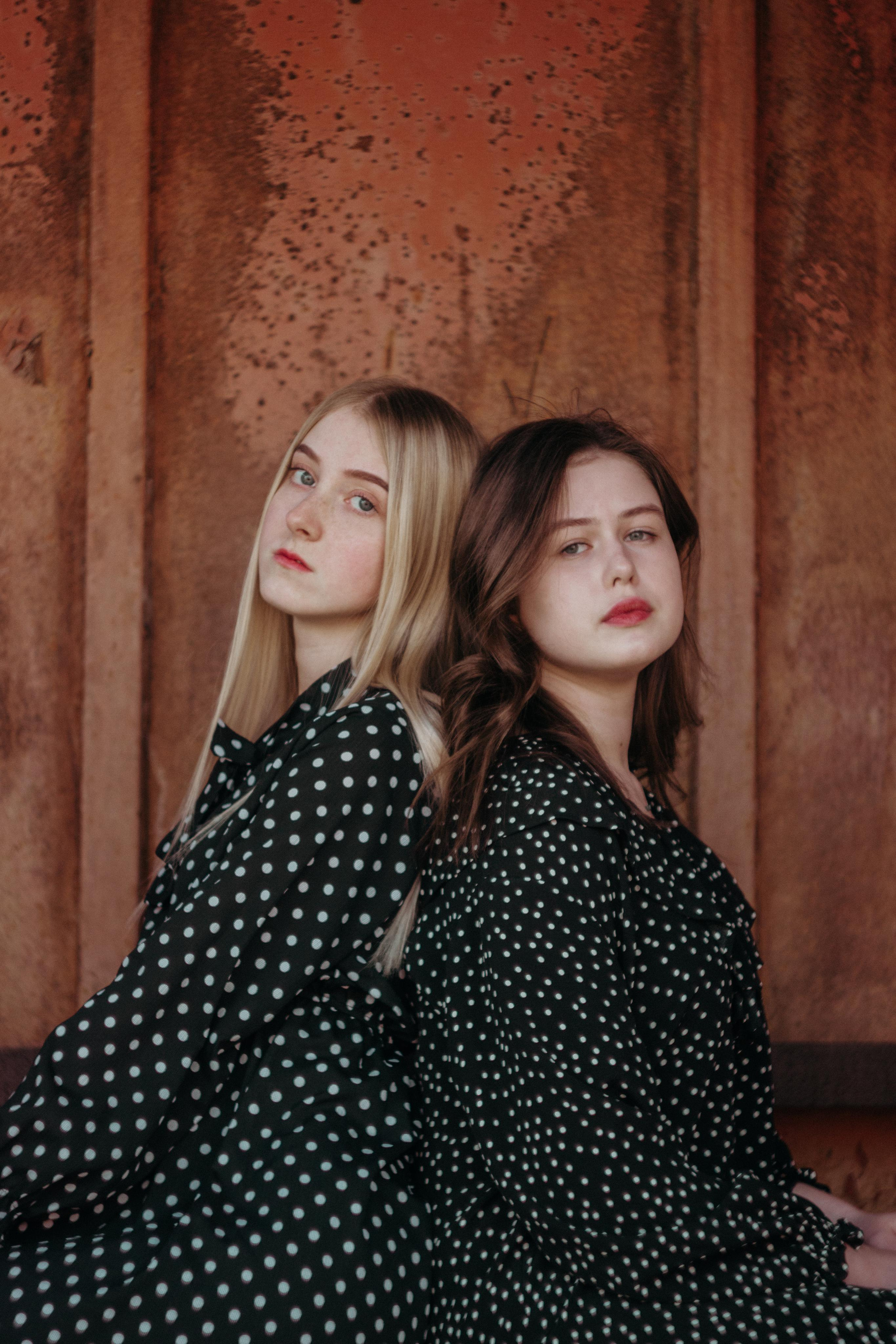 Ana & Akvilė. Fotografė Aleksandra Samozvanova