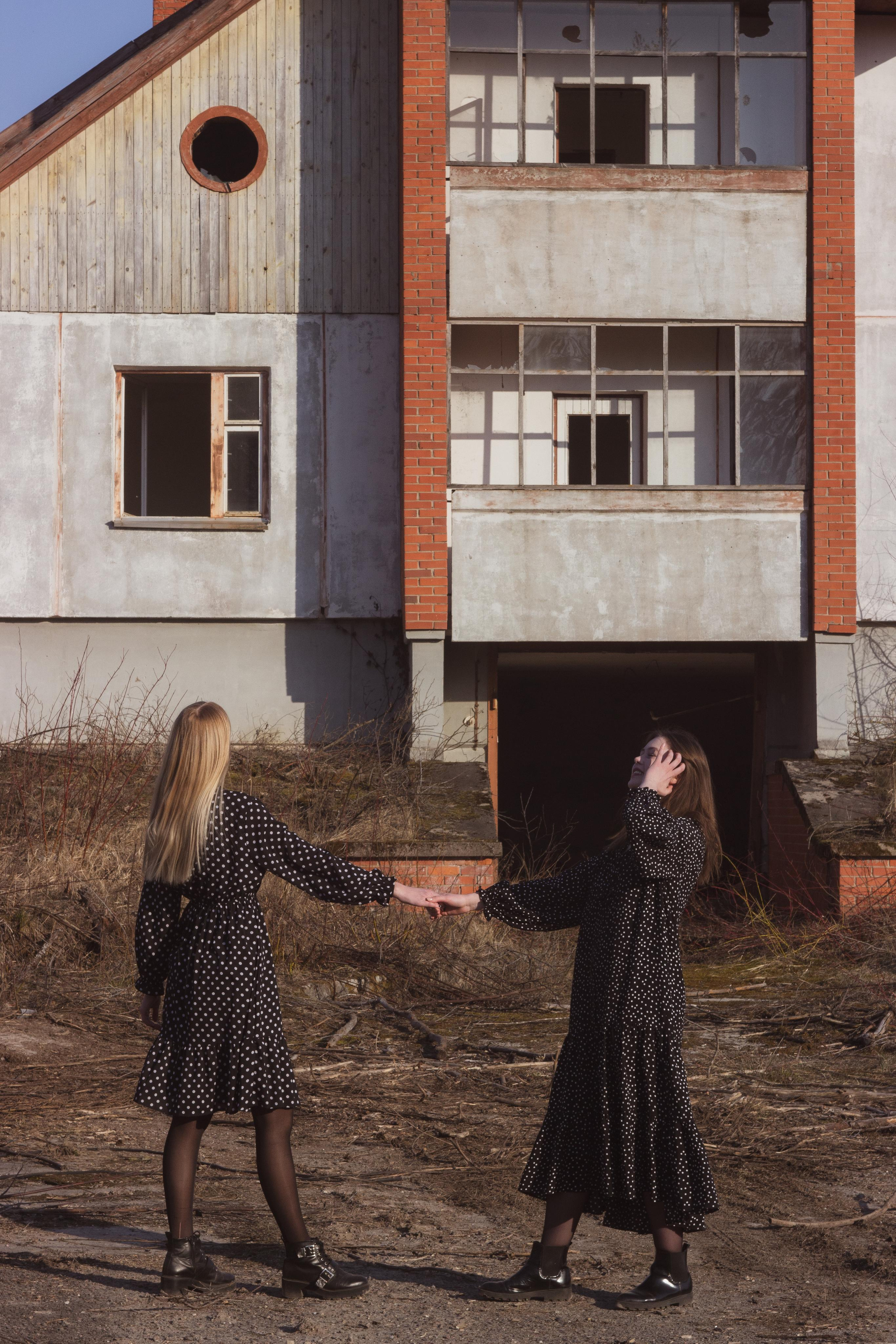 Ana & Akvilė. Fotografė Aleksandra Samozvanova