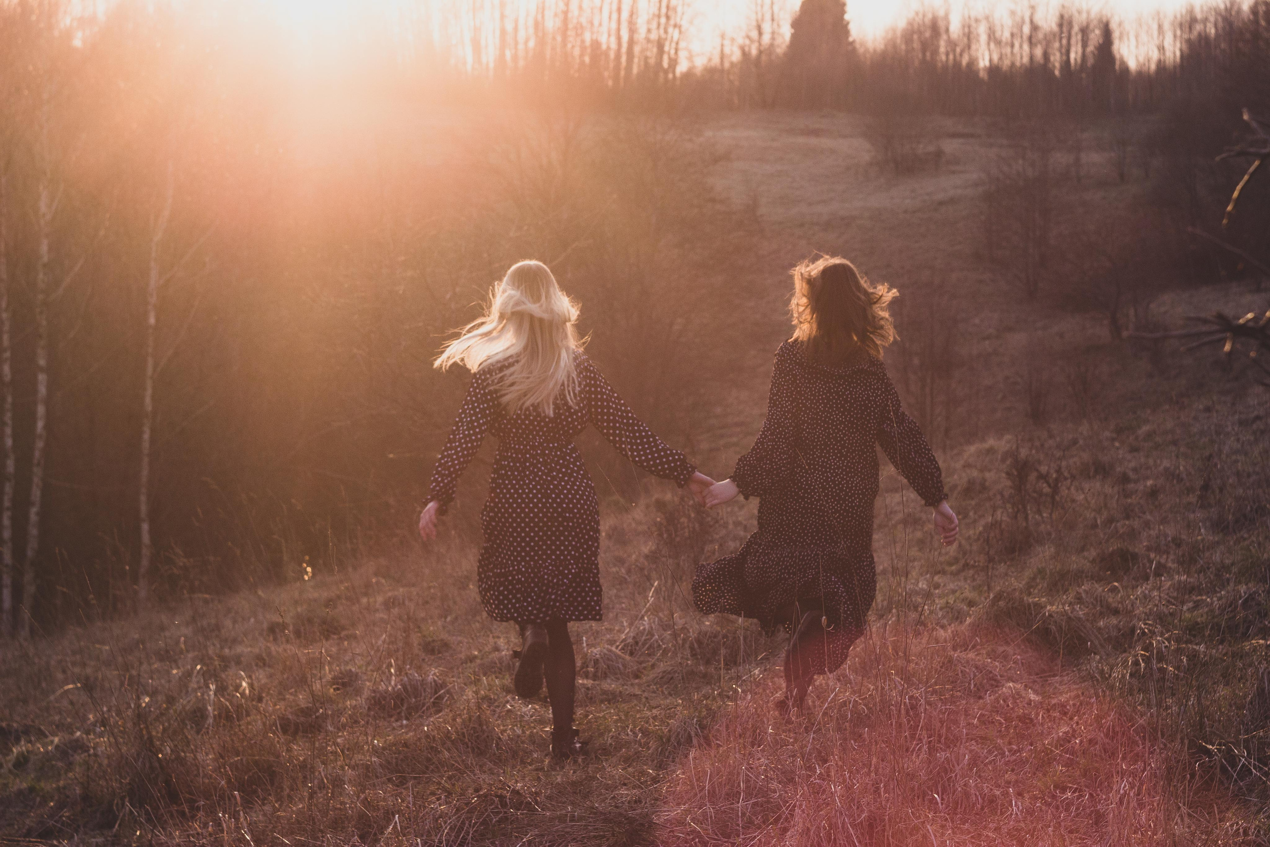 Ana & Akvilė. Fotografė Aleksandra Samozvanova