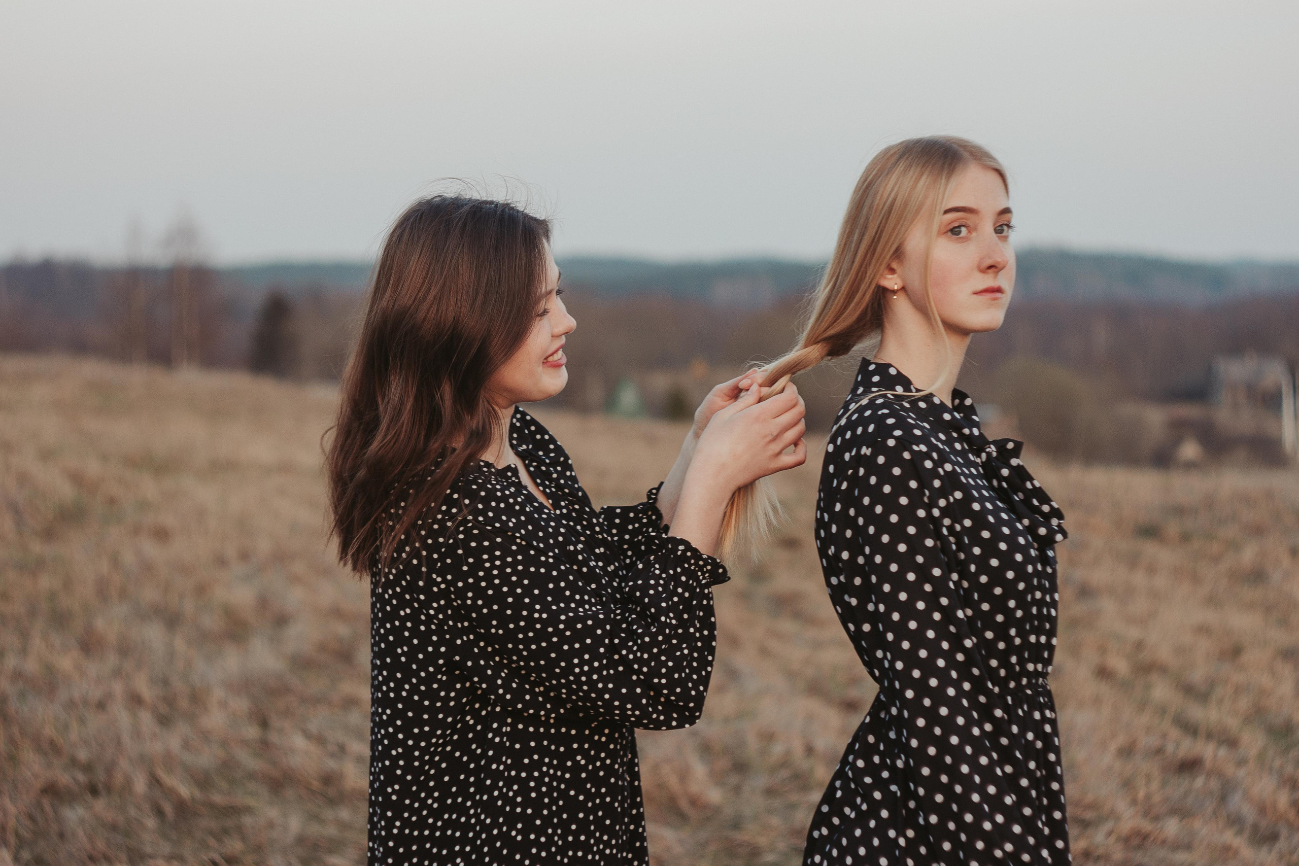 Ana & Akvilė. Fotografė Aleksandra Samozvanova