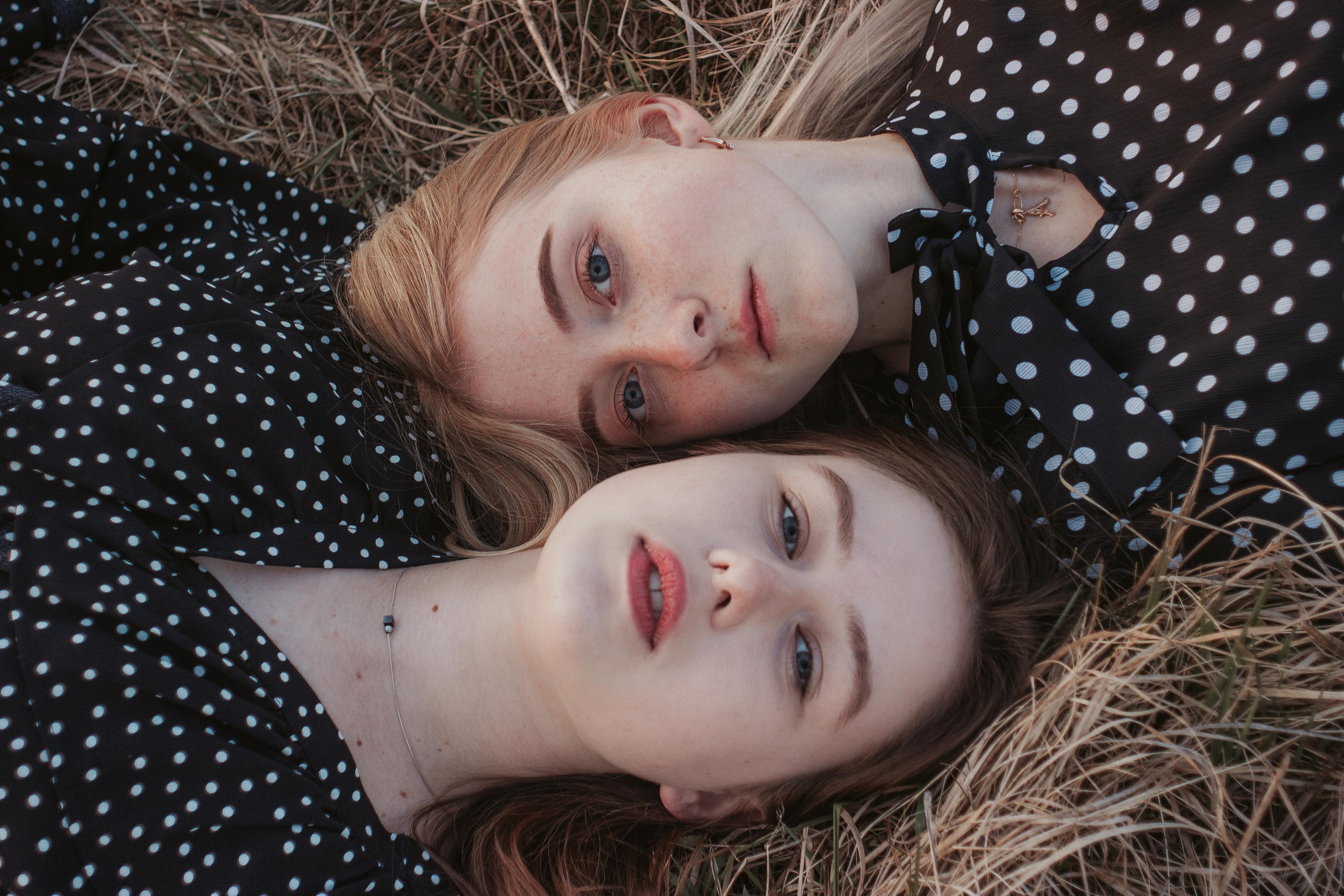 Ana & Akvilė. Fotografė Aleksandra Samozvanova