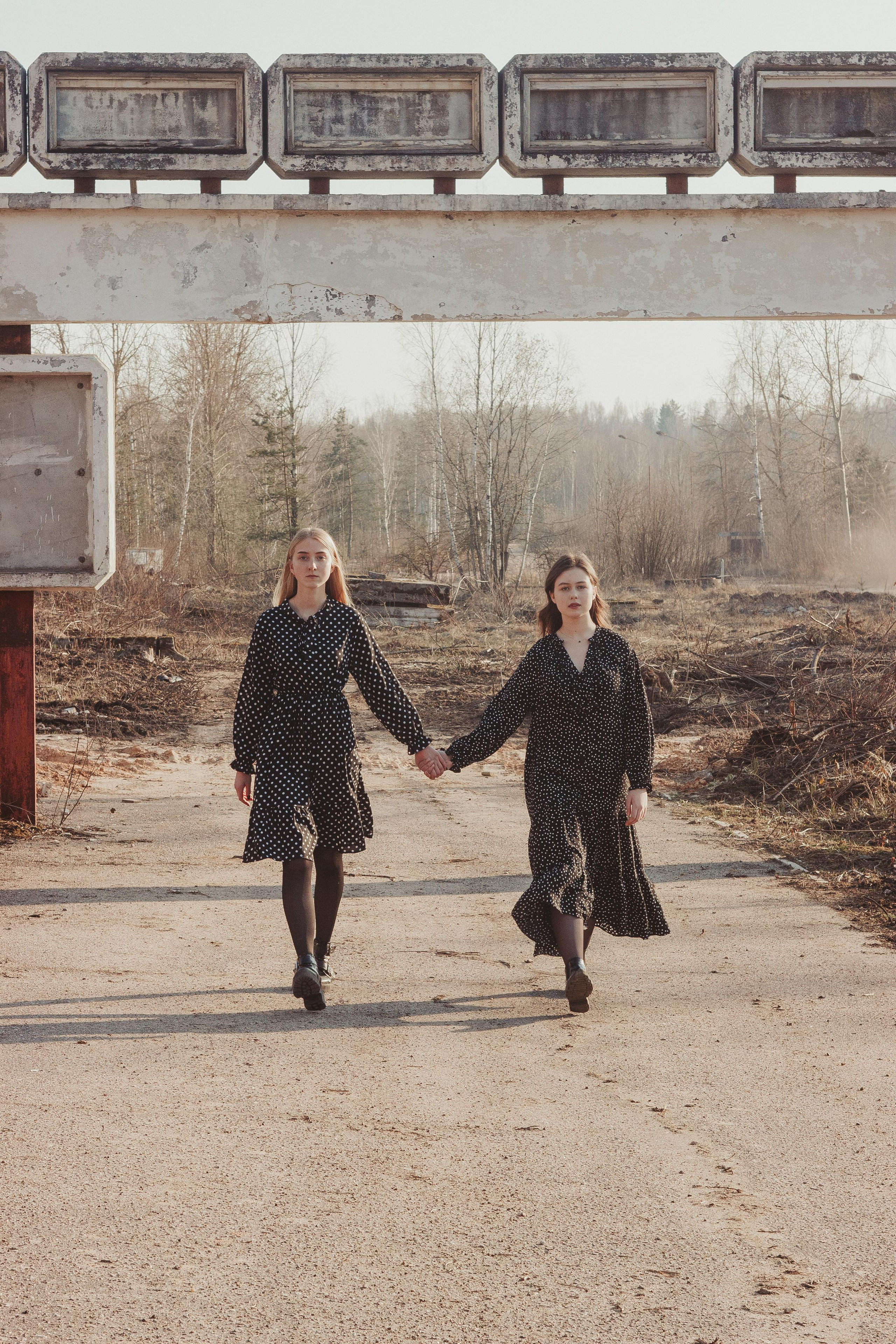 Ana & Akvilė. Fotografė Aleksandra Samozvanova