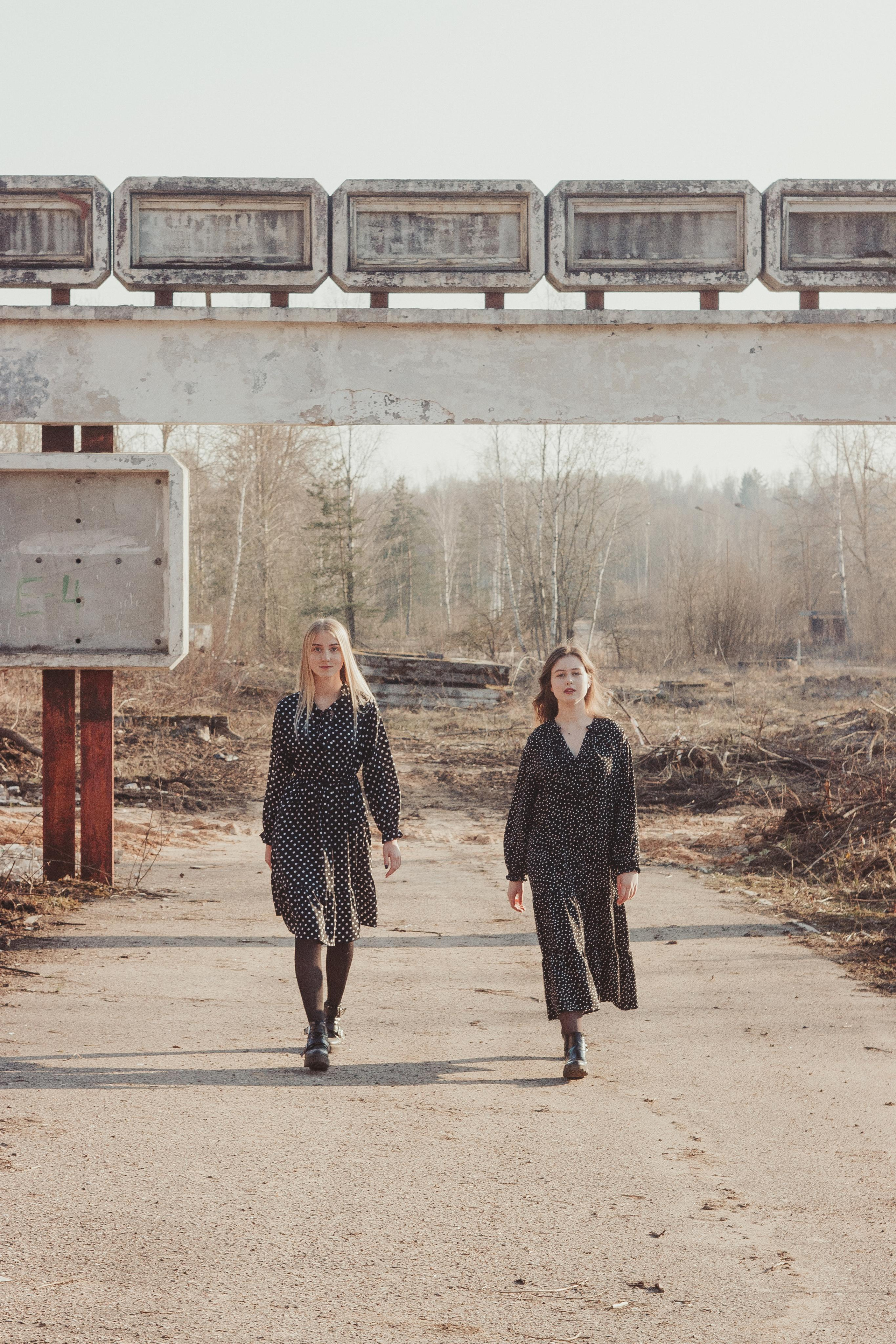 Ana & Akvilė. Fotografė Aleksandra Samozvanova