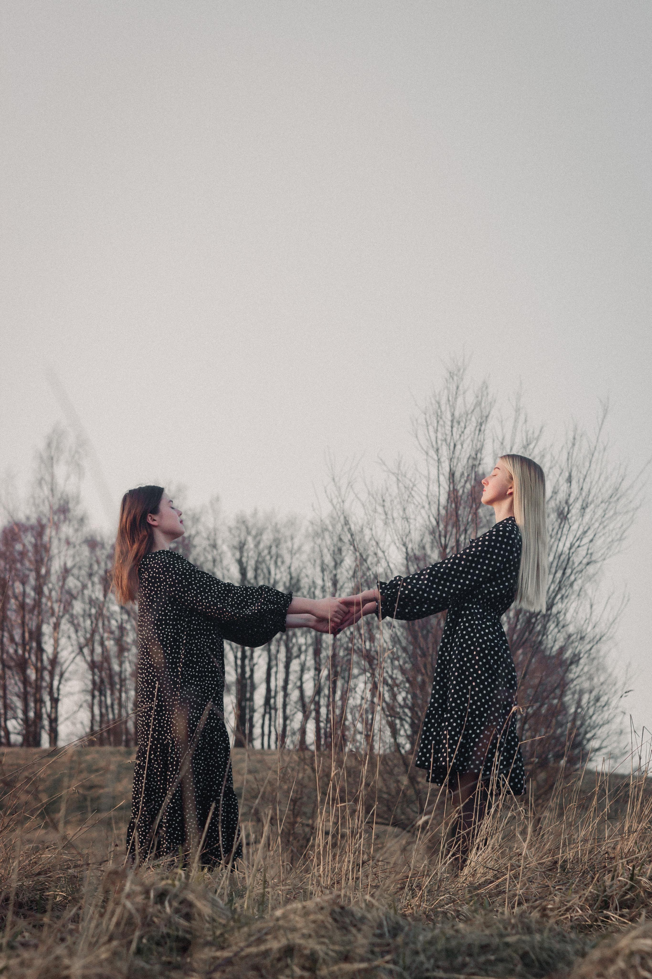 Ana & Akvilė. Fotografė Aleksandra Samozvanova