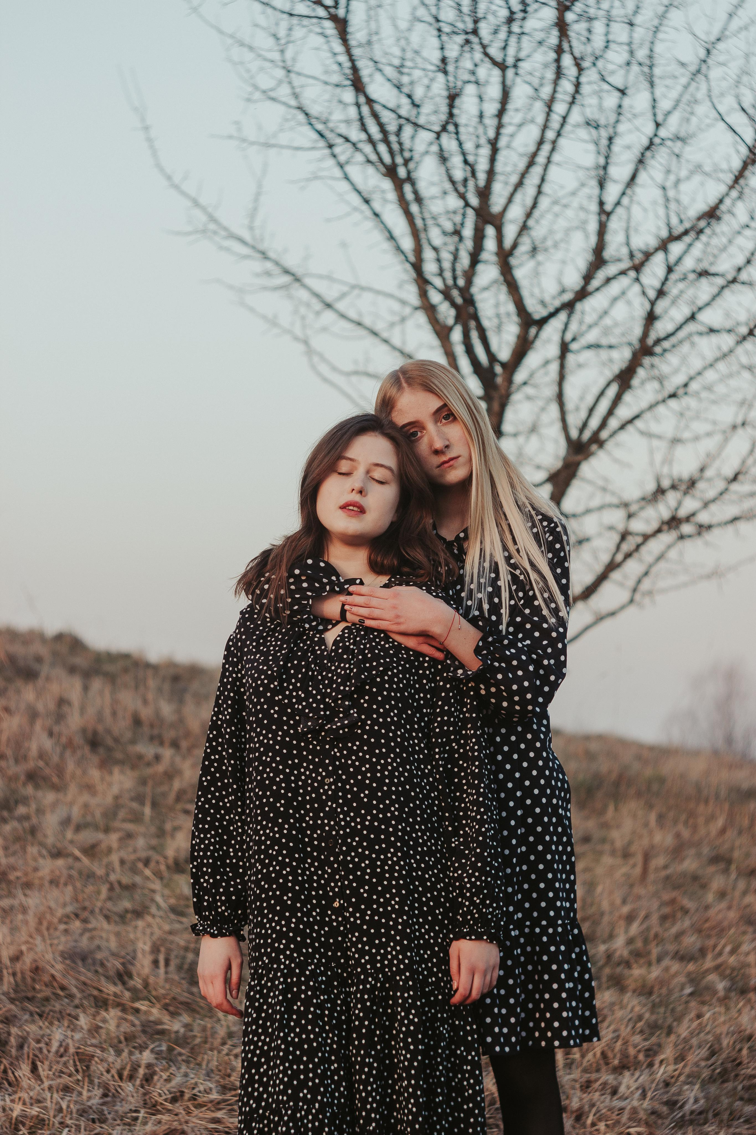 Ana & Akvilė. Fotografė Aleksandra Samozvanova