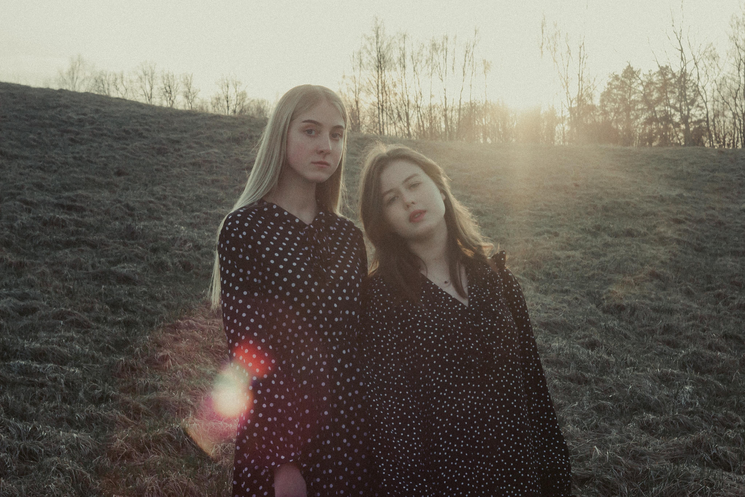 Ana & Akvilė. Fotografė Aleksandra Samozvanova