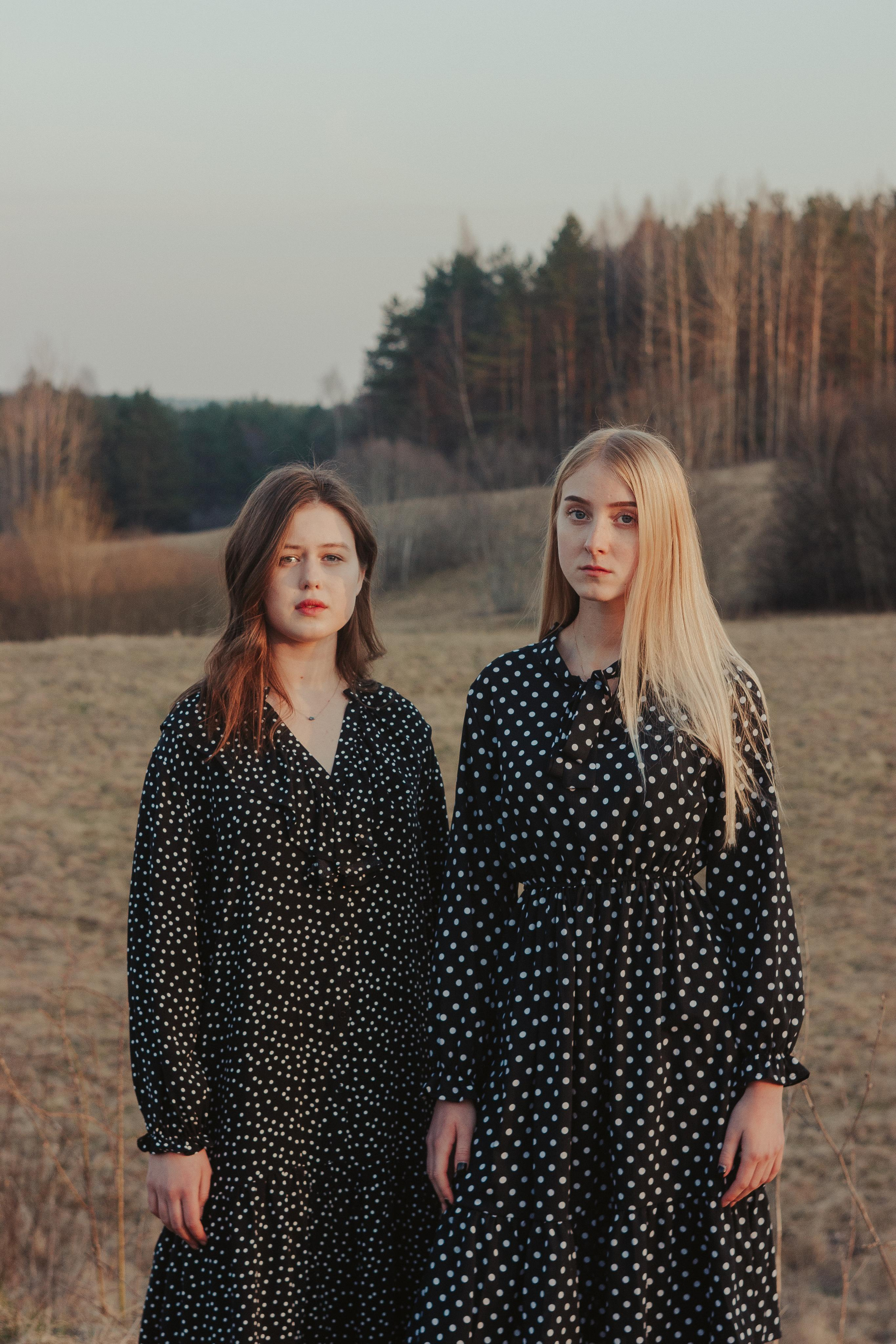 Ana & Akvilė. Fotografė Aleksandra Samozvanova