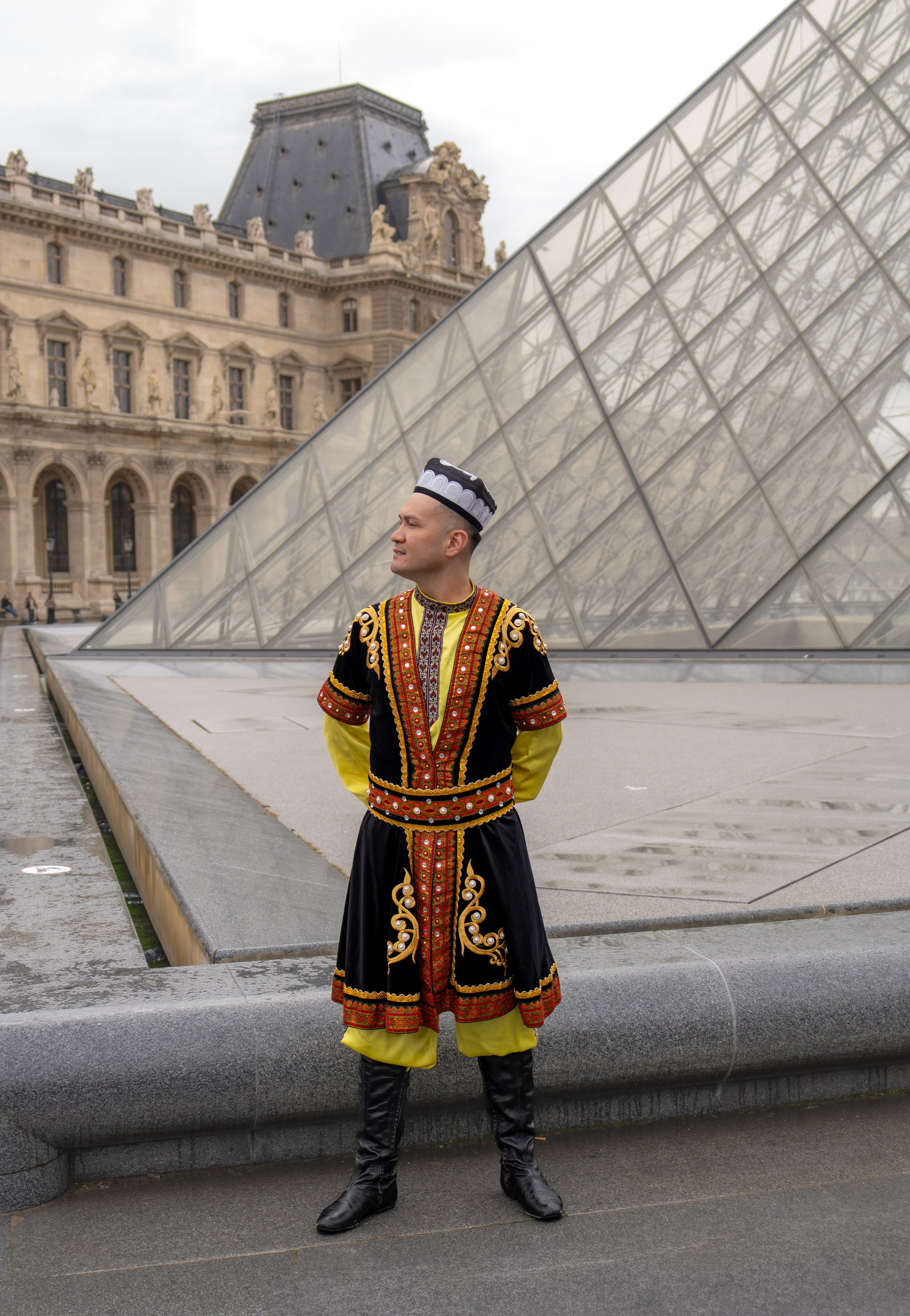 Echo of home. Nina — Fashion & Beauty Photographer in Paris | Portrait Photoshoots