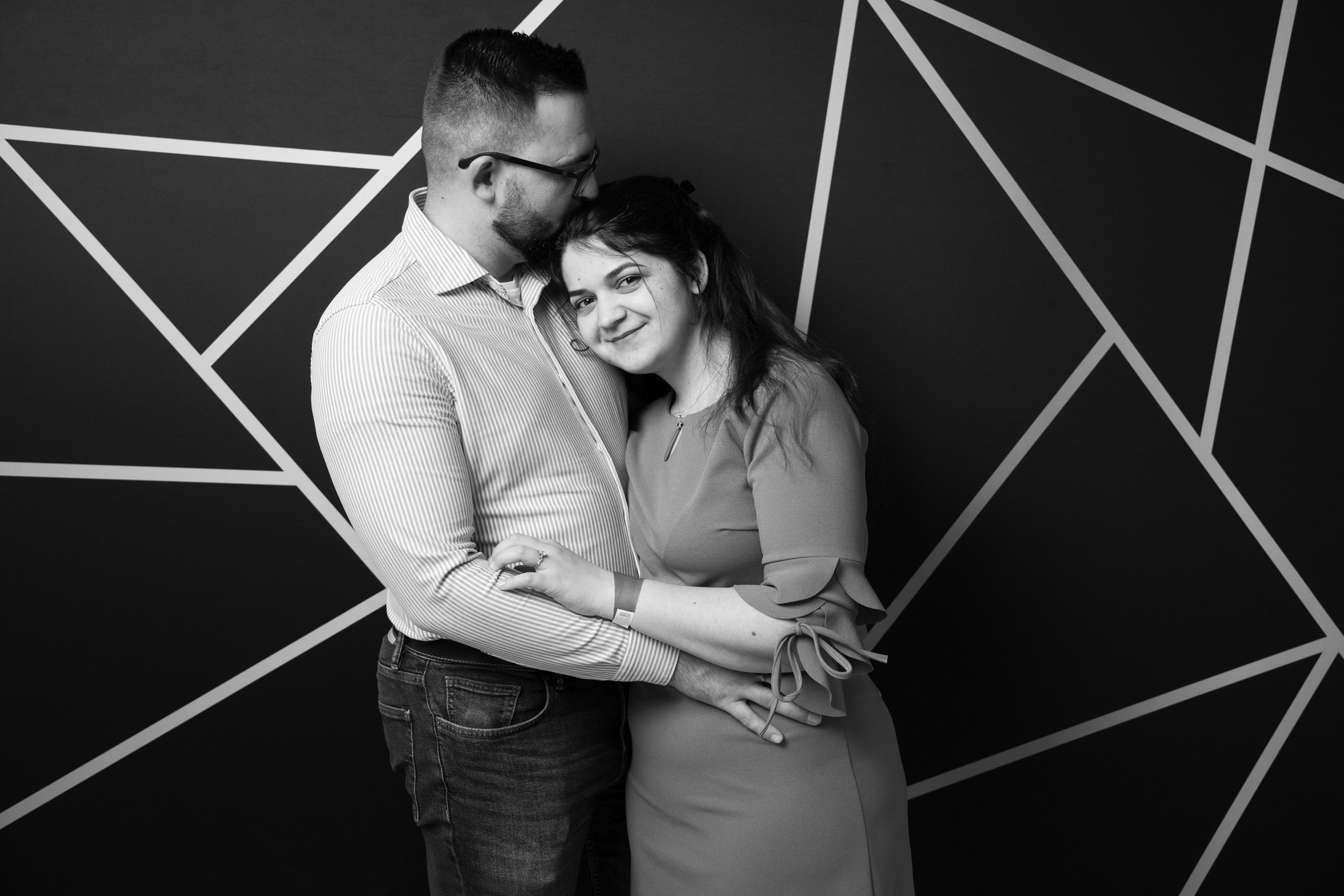 Portrete. STUDIO PORTRET — Portrete realizate cu lumină, timp și atenție. Un studio mobil dedicat fotografiei de portret