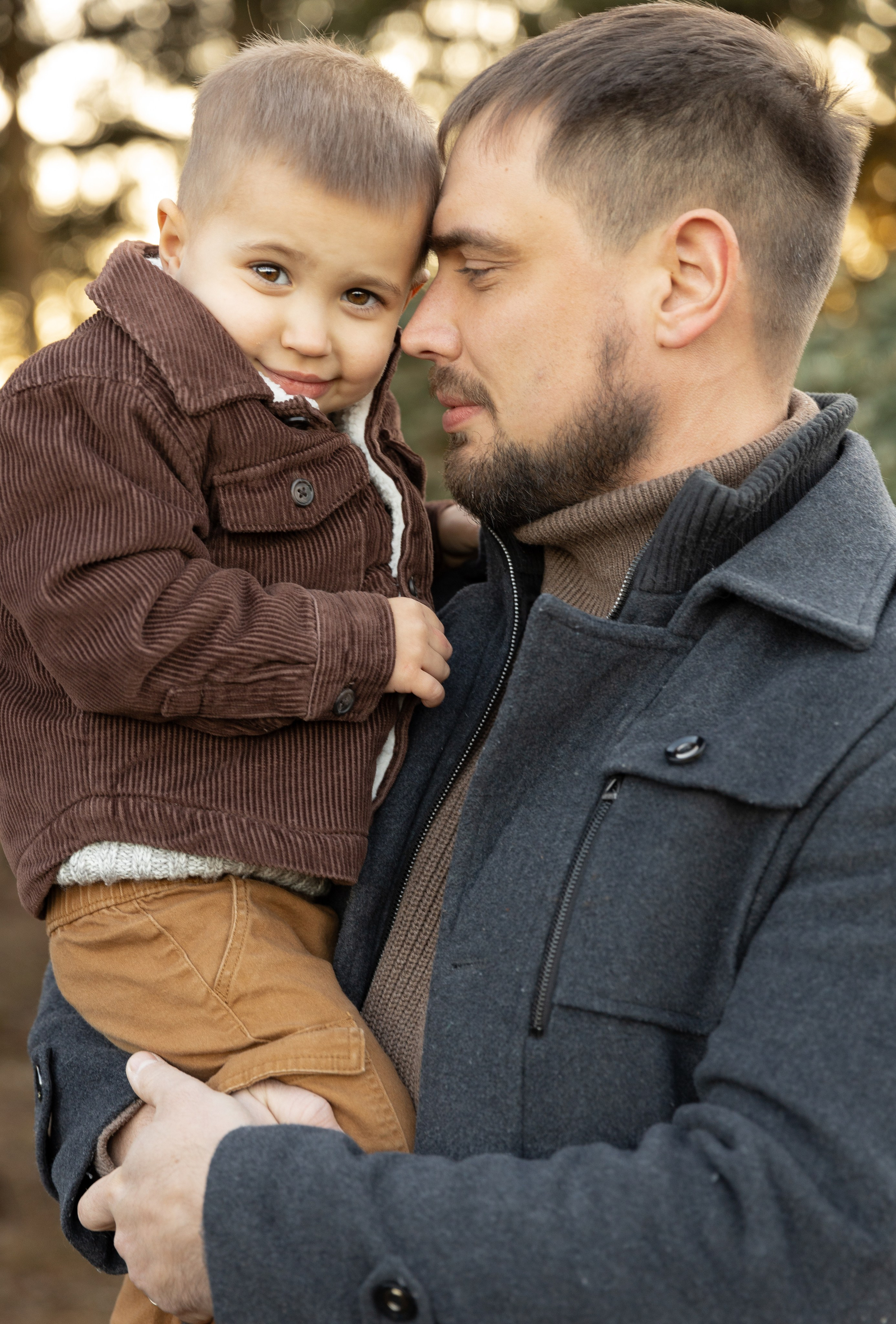 Christmas tree farm. Family and Wedding photographer