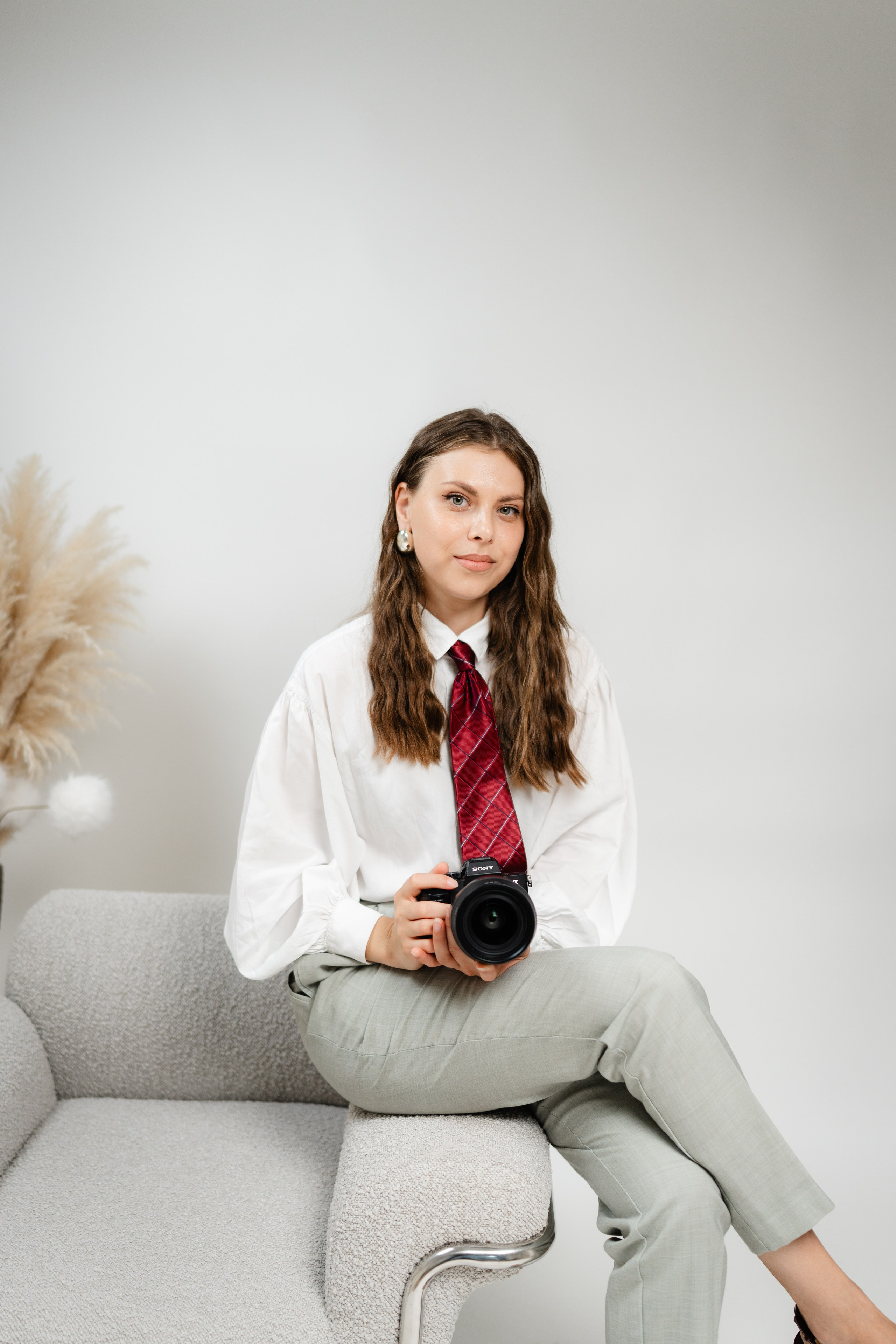 Viki Personal Branding. Candid Photographer in Ireland | Authentic Wedding Photography Miruna Daiana