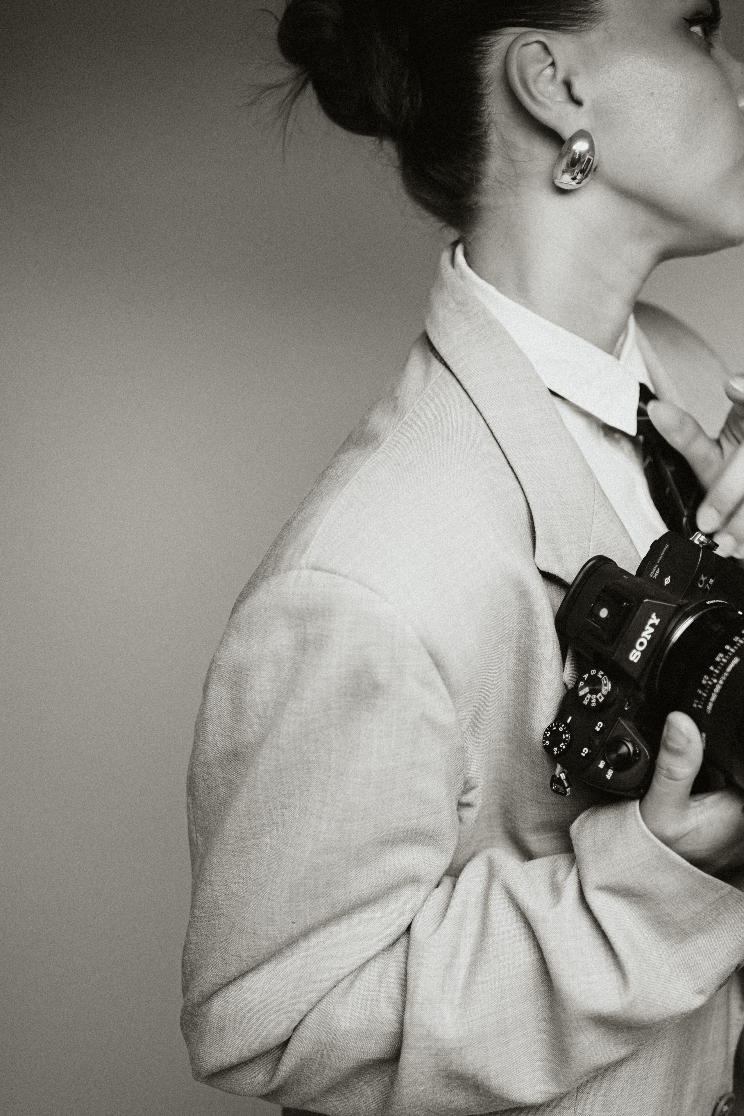 Viki Personal Branding. Candid Photographer in Ireland | Authentic Wedding Photography Miruna Daiana