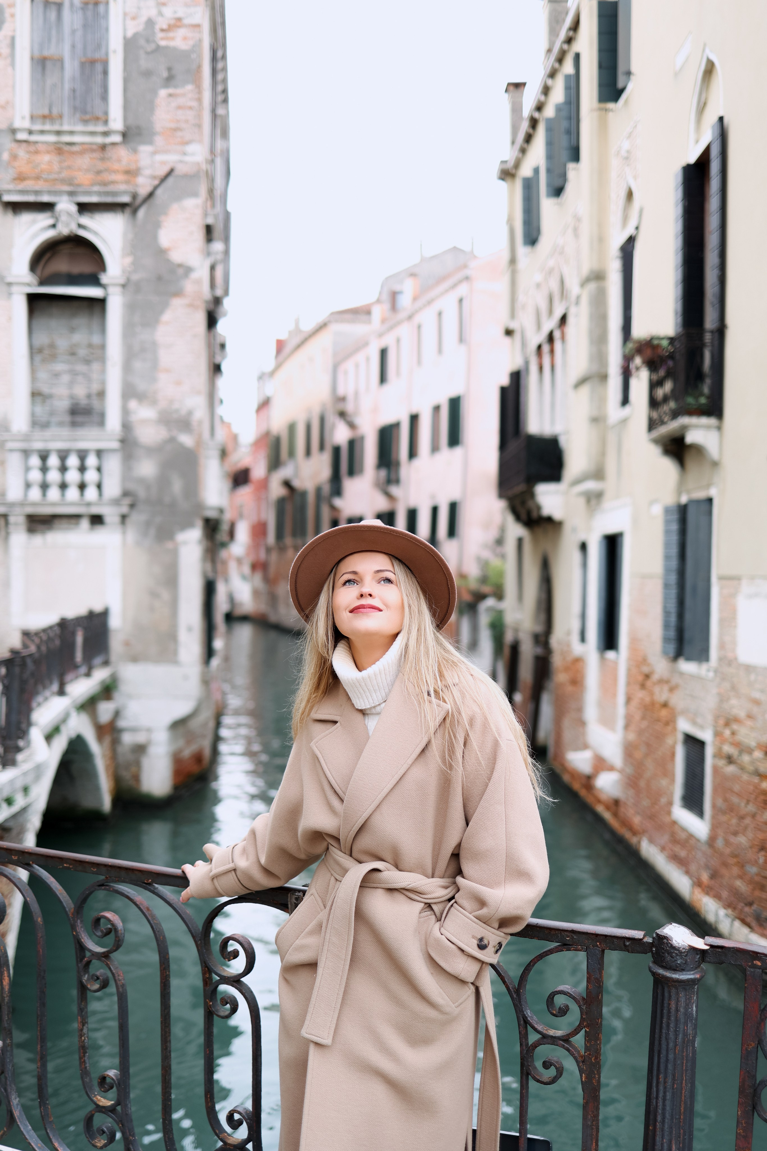 Romantic photoshoot in Venice. Photographer in Venice, Viktoria Antonova