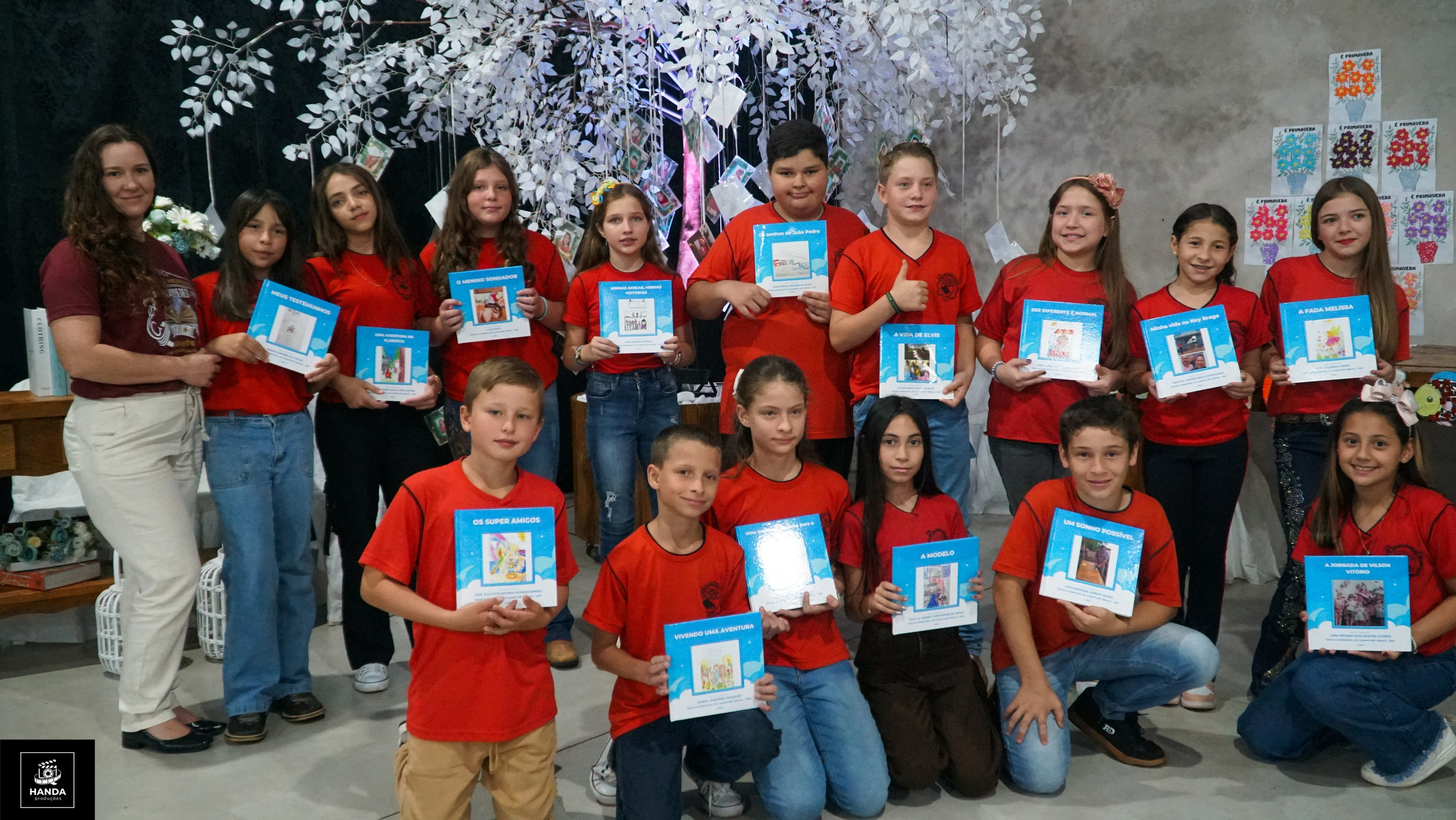 Noite autógrafos colégio Aurélio Buarque de Holanda. Handa Produções