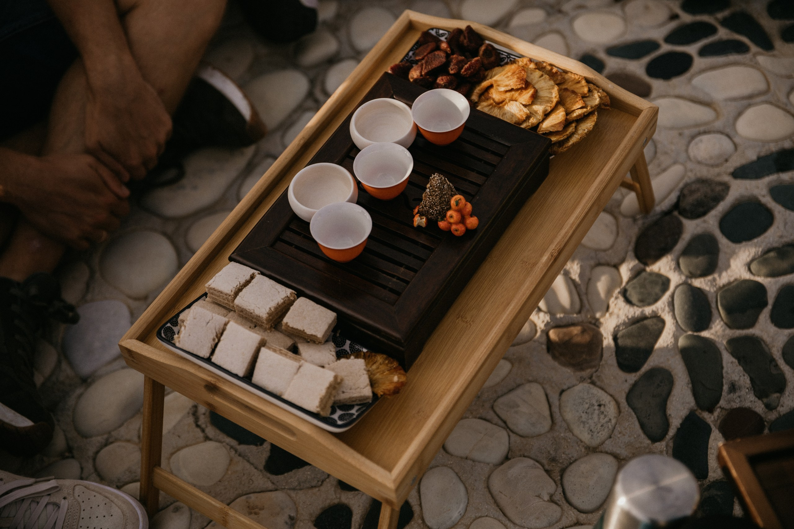 Tea time (Muntyan’s Labyrinth, Cyprus). Photographer in Barcelona capturing unique stories | Kate Chumak