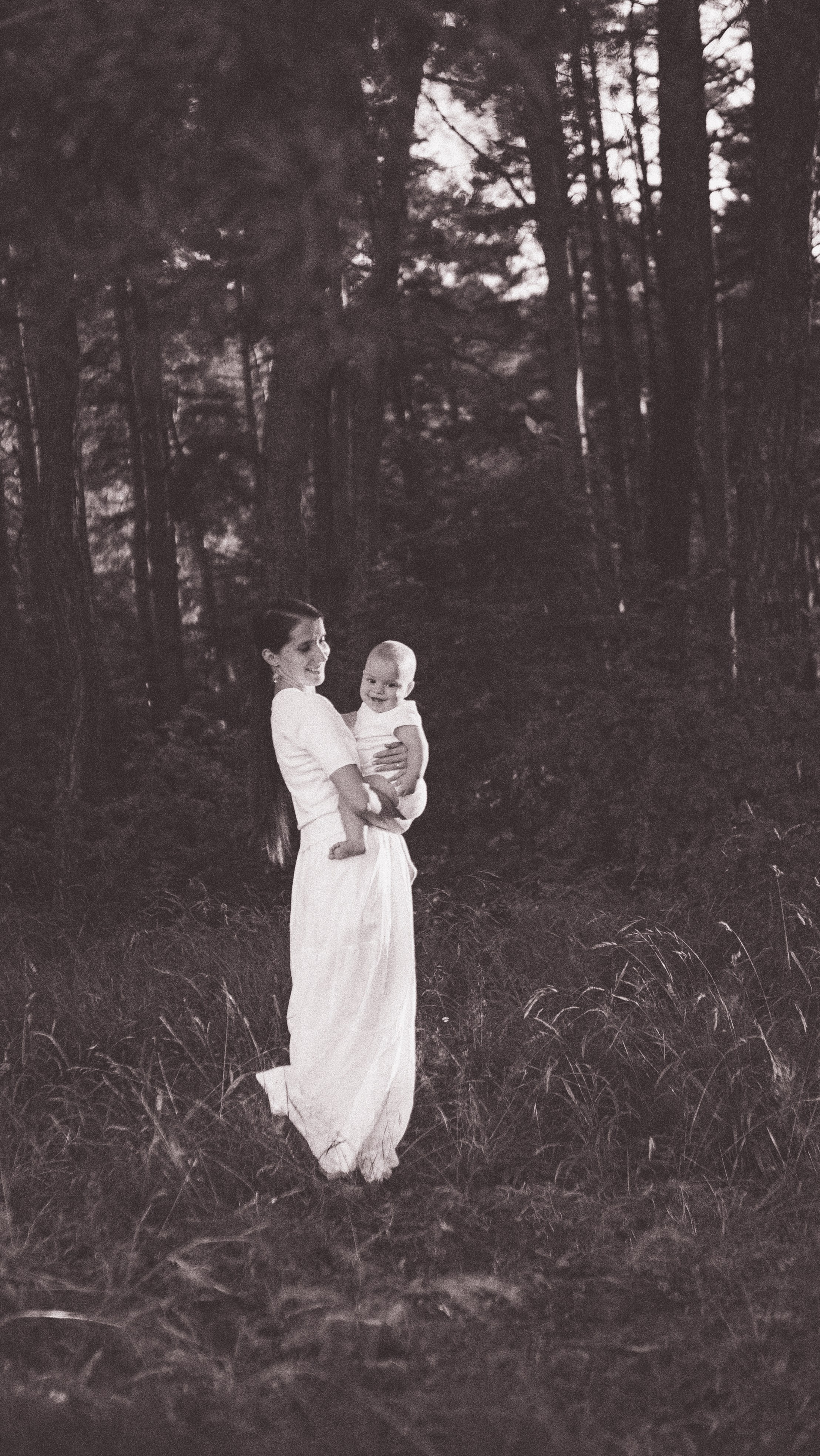 Mother Earth: Proiect de Fotografie Maternitate | Mădălina Beda. Madalina Beda- Artist vizual, fotograf, doula la nastere, consultant babywearing Brasov si in toata tara