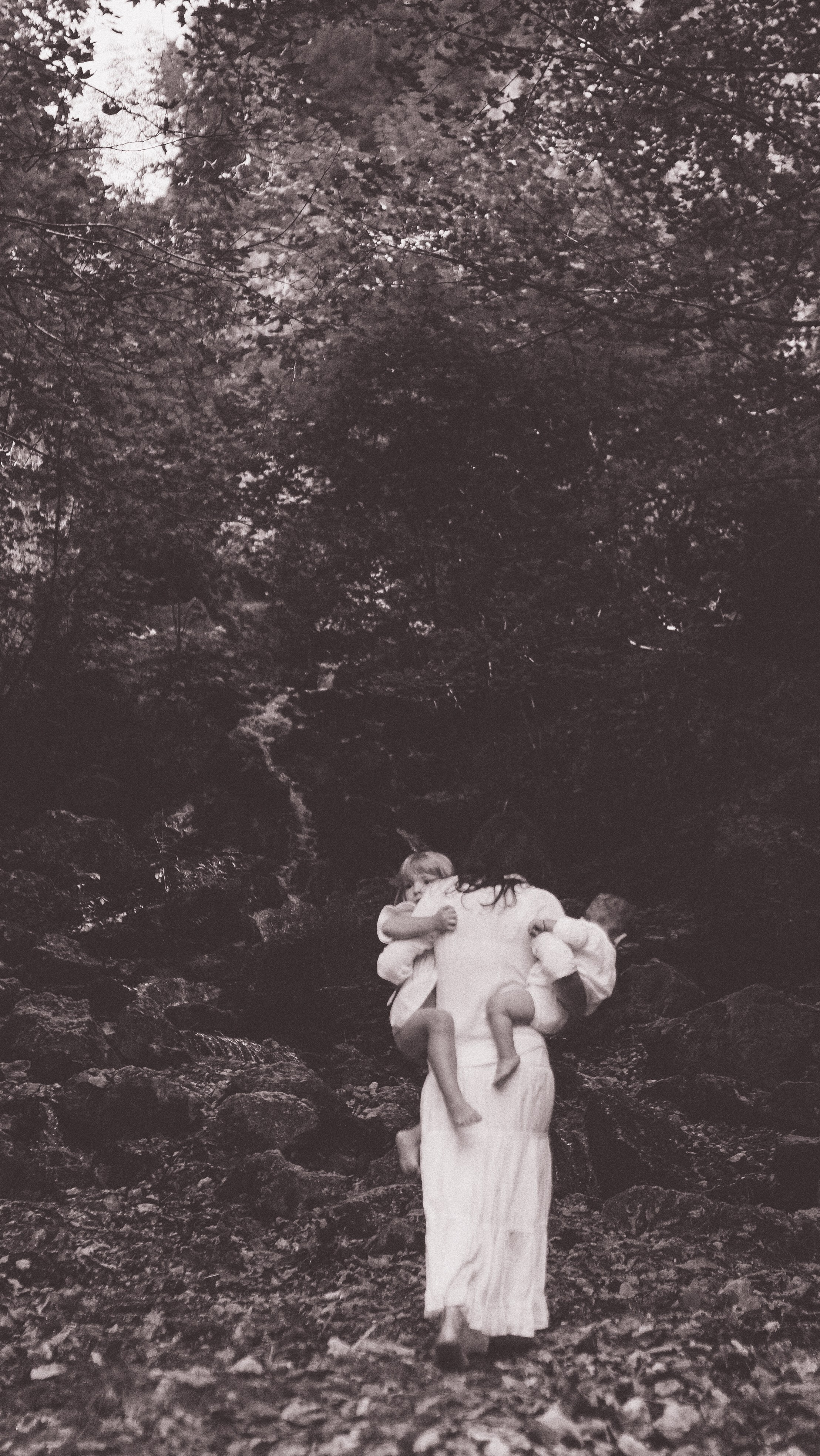 Mother Earth: Proiect de Fotografie Maternitate | Mădălina Beda. Madalina Beda- Artist vizual, fotograf, doula la nastere, consultant babywearing Brasov si in toata tara