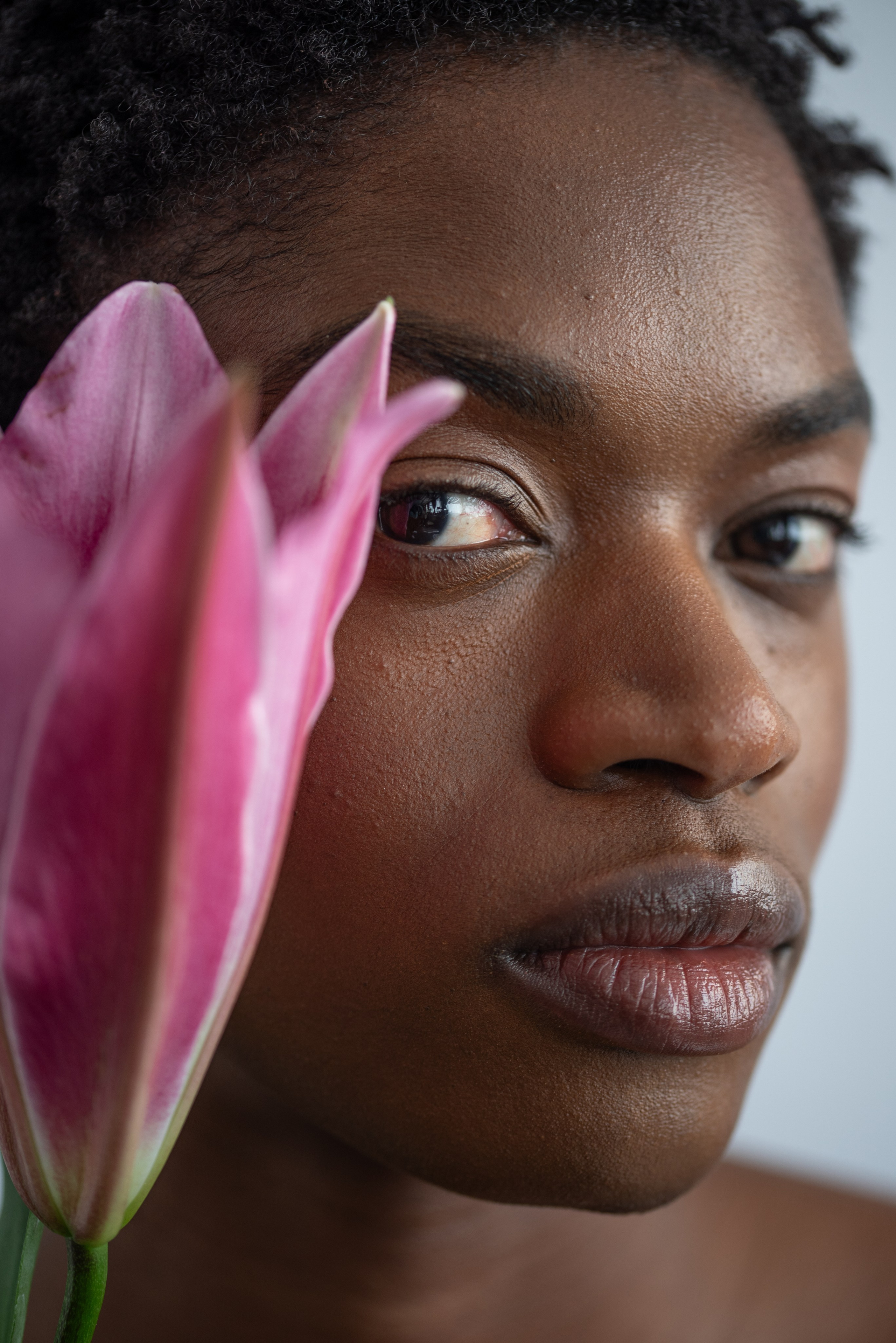 Beauty Portrait Retoucher Olha Kompaniiets. Professional high end photo retoucher Olha Kompaniiets