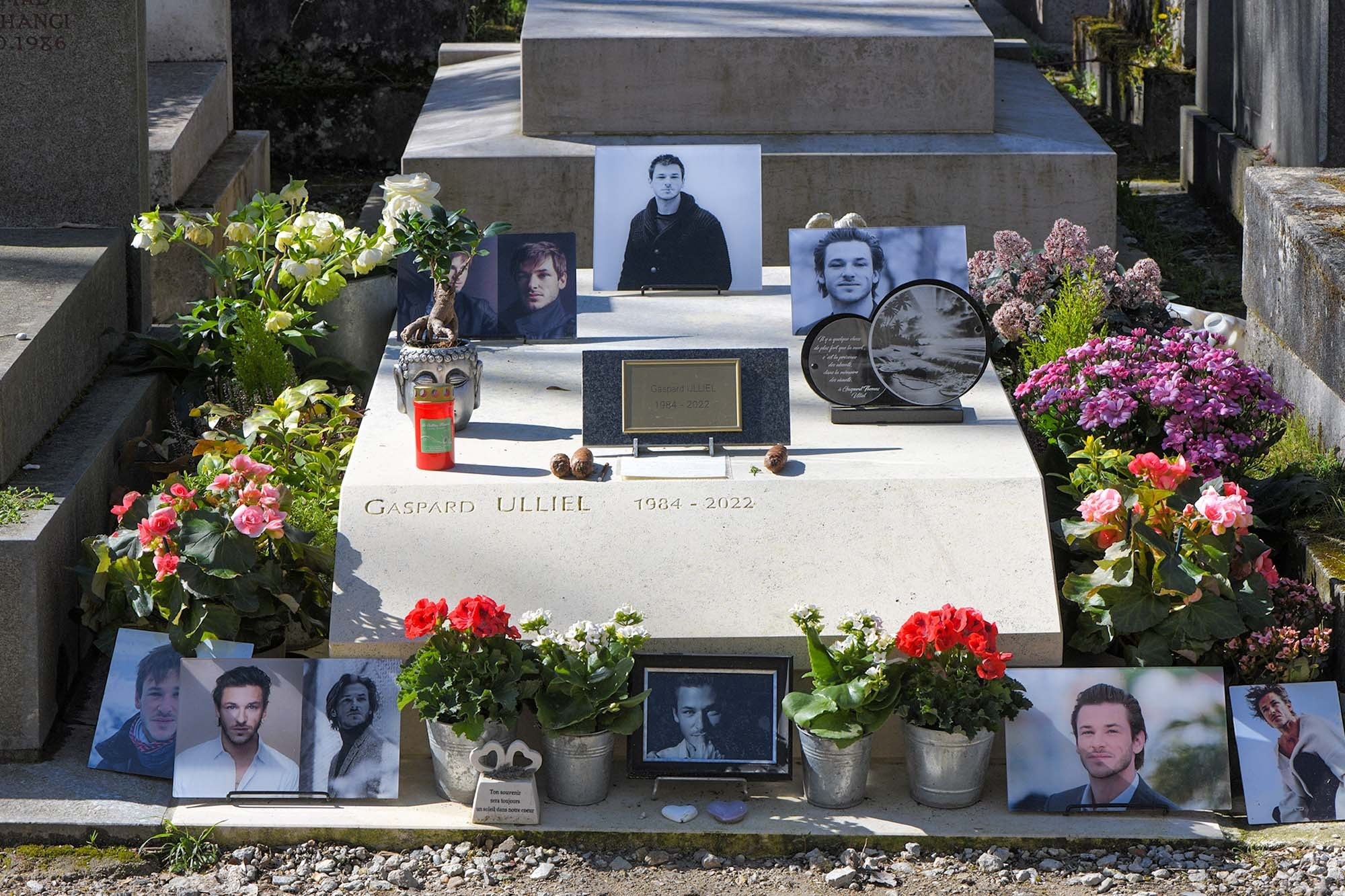 Père Lachaise Cemetery in Paris | Famous Graves & Photography Guide