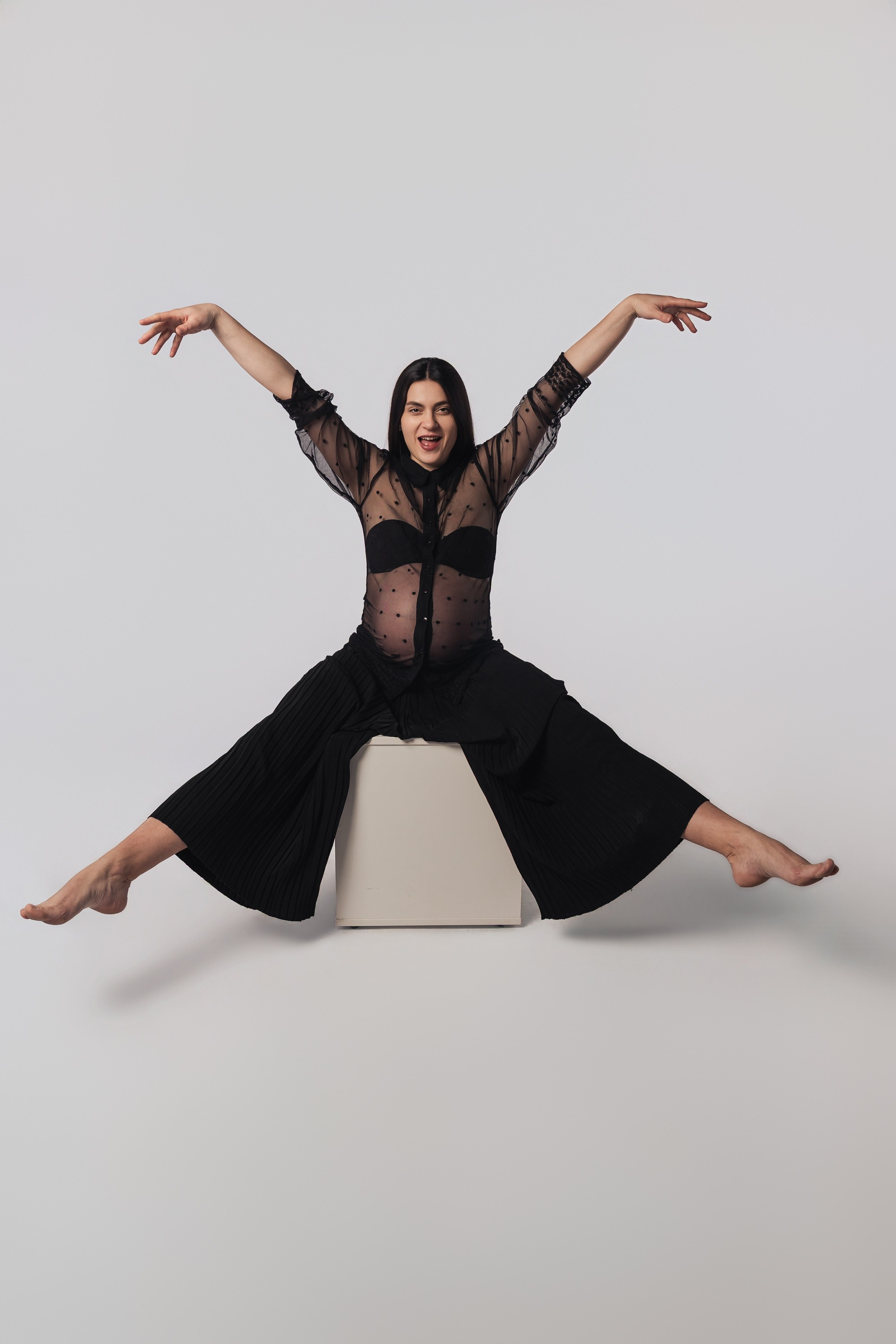 fotografie maternitate studio Baia Mare Dani Vaida