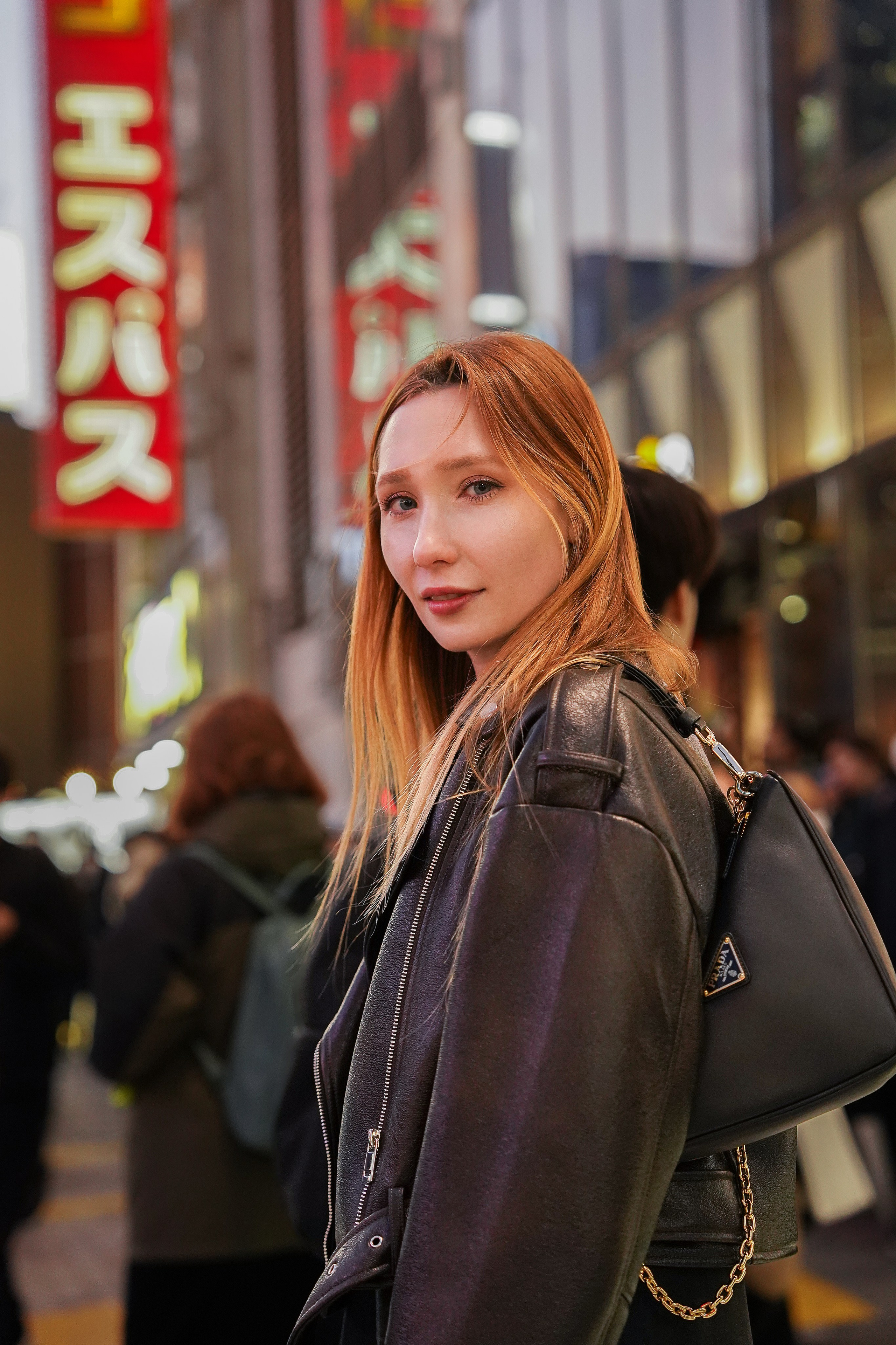 Вечерняя съёмка в Шинжуку. Фотограф в Токио Япония