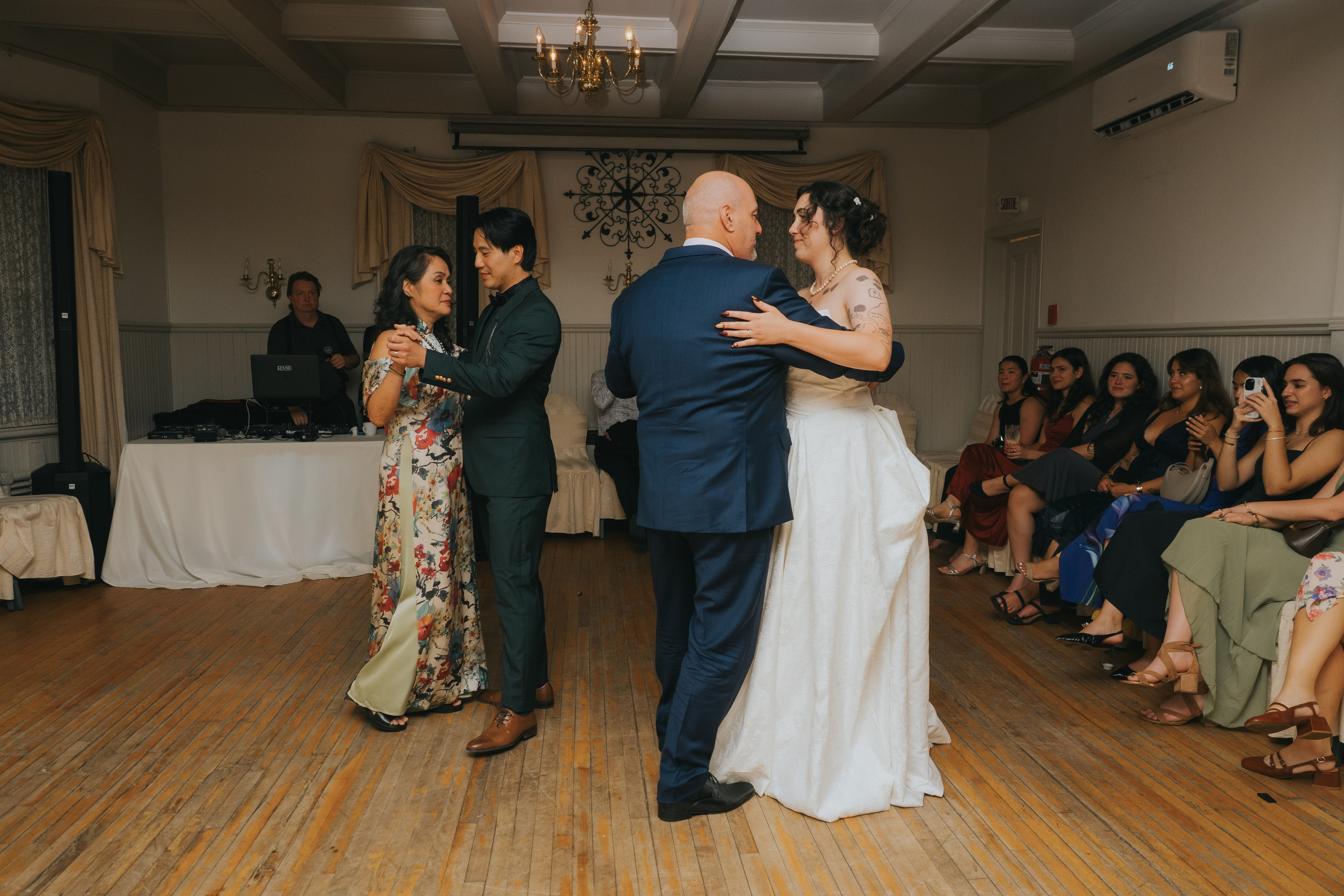 Wedding of Camille and Dinh. Wedding and Family Photography Montreal Muriel Oe Photo