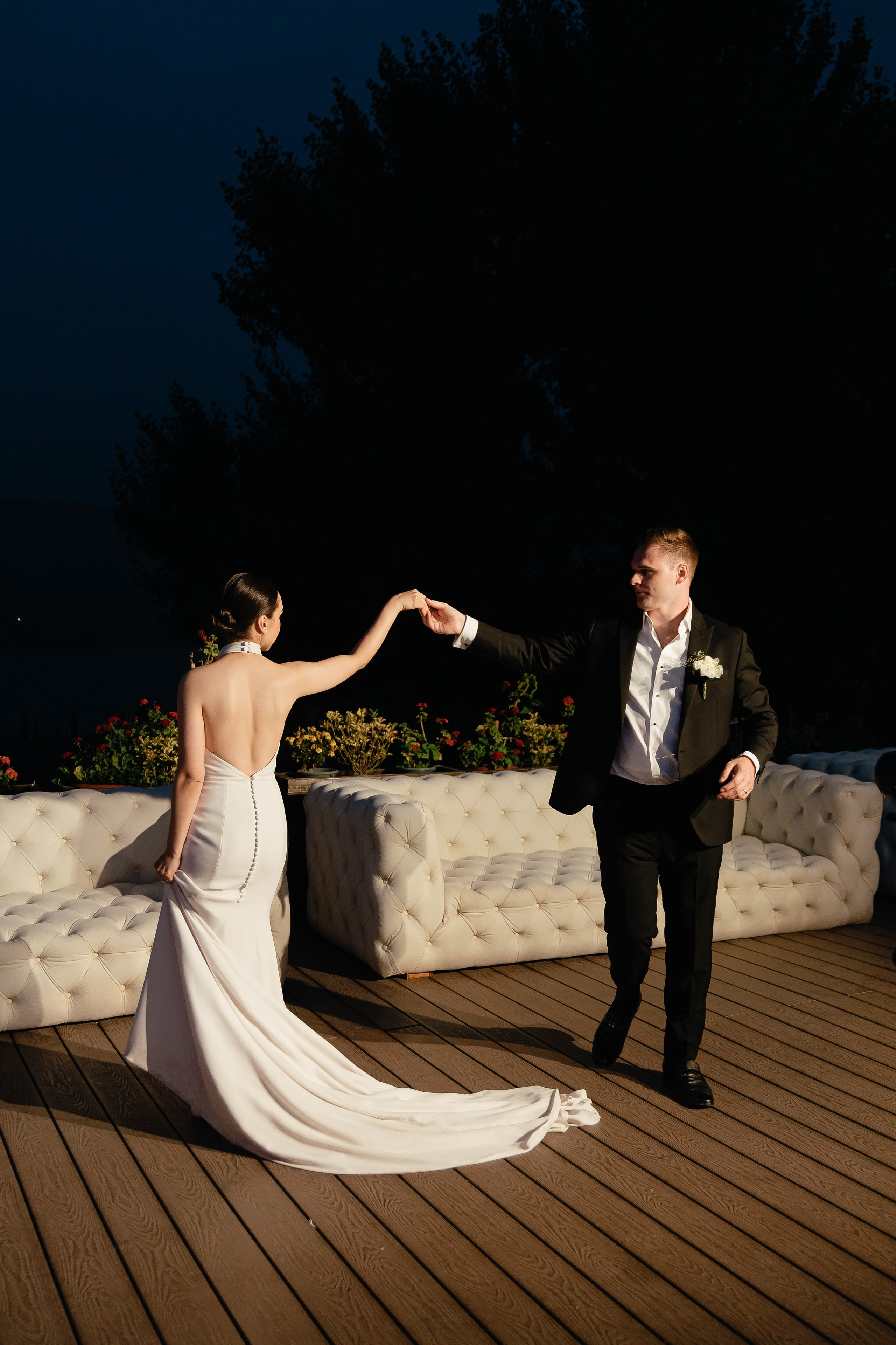 Thomas & Suyumbika. Главная