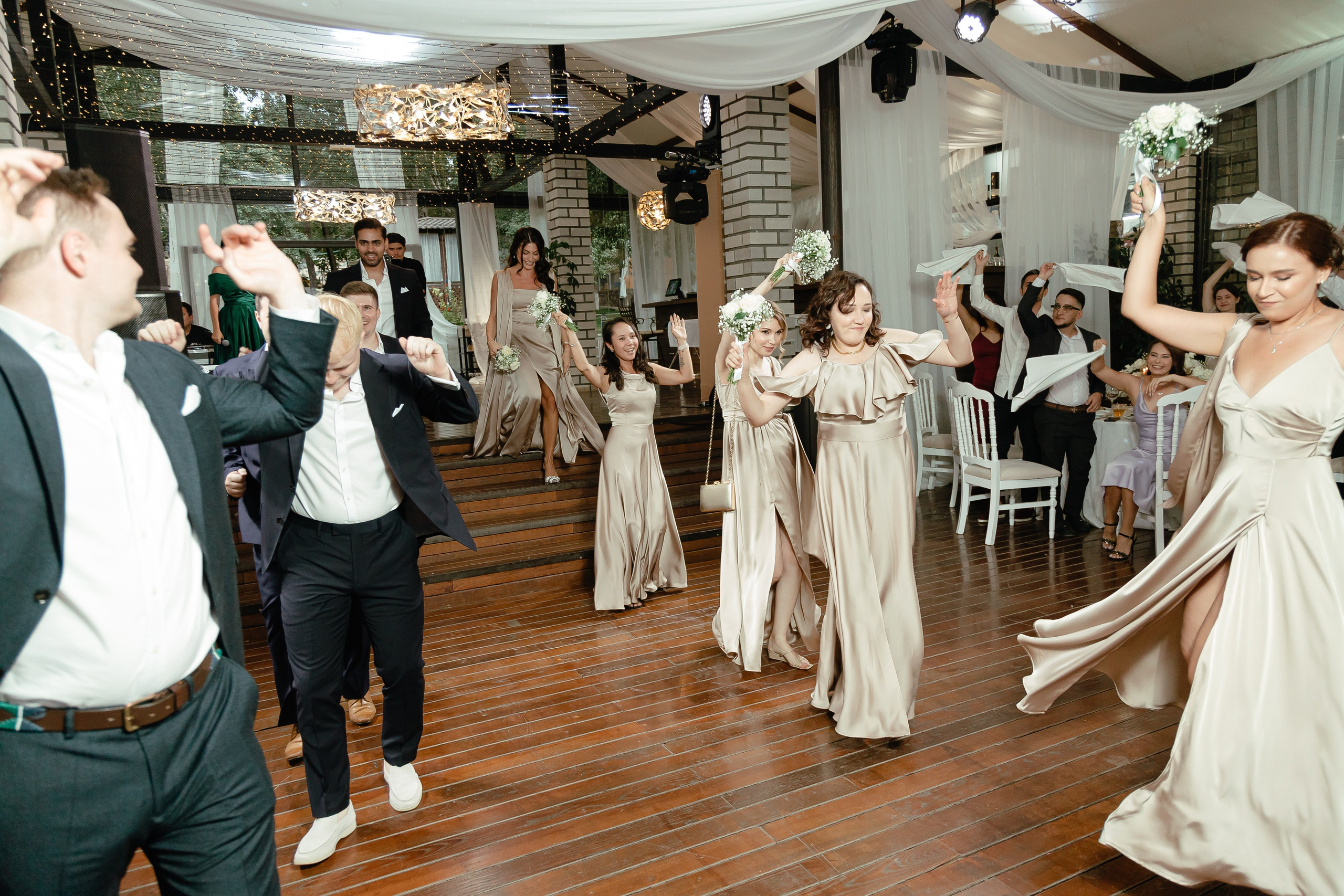 Thomas & Suyumbika. Главная