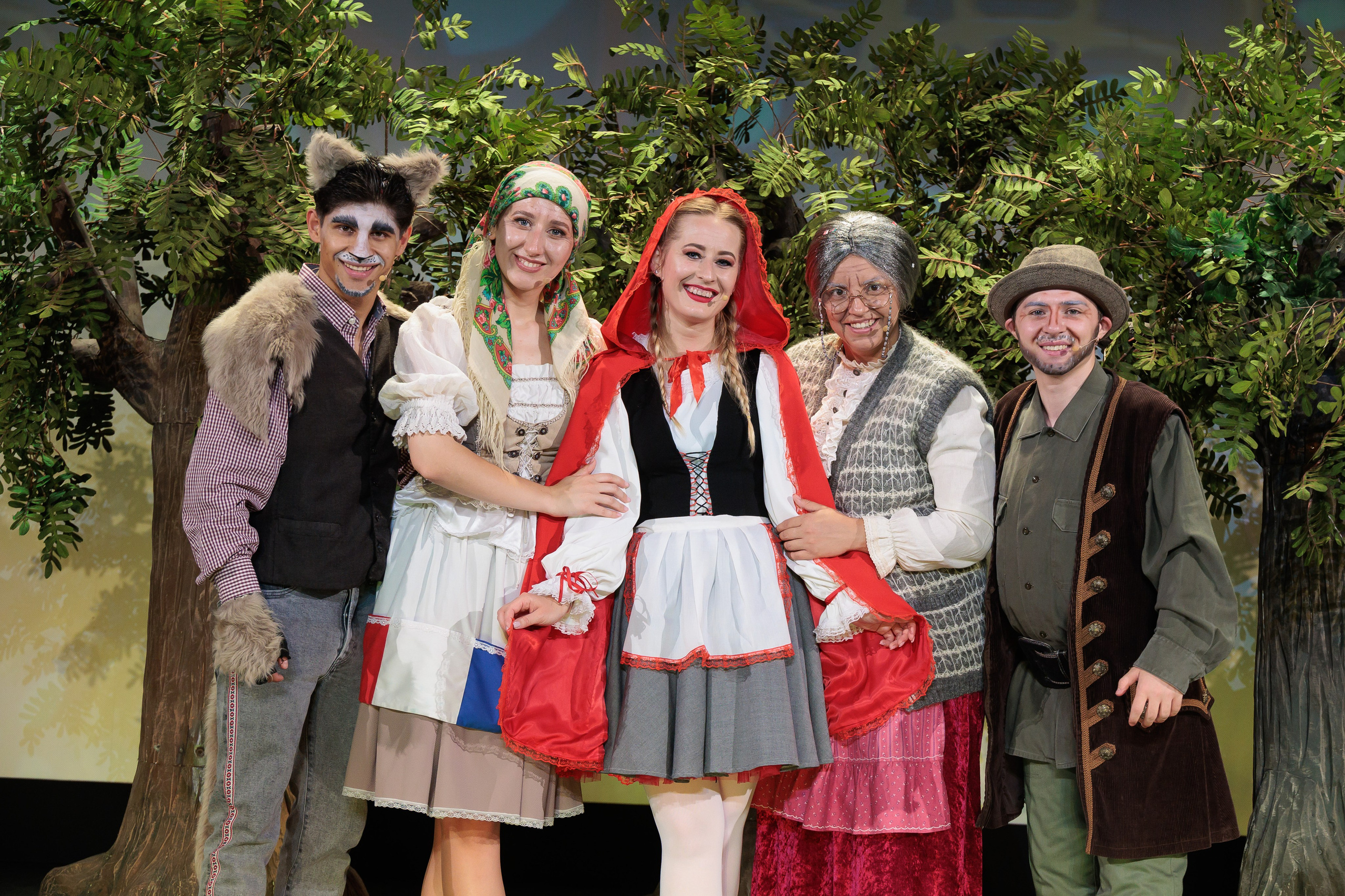 Clounella. Povestea Scufita rosie. ✔️ Фото Видео на свадьбы и крестины Молдова — Cinematic.md